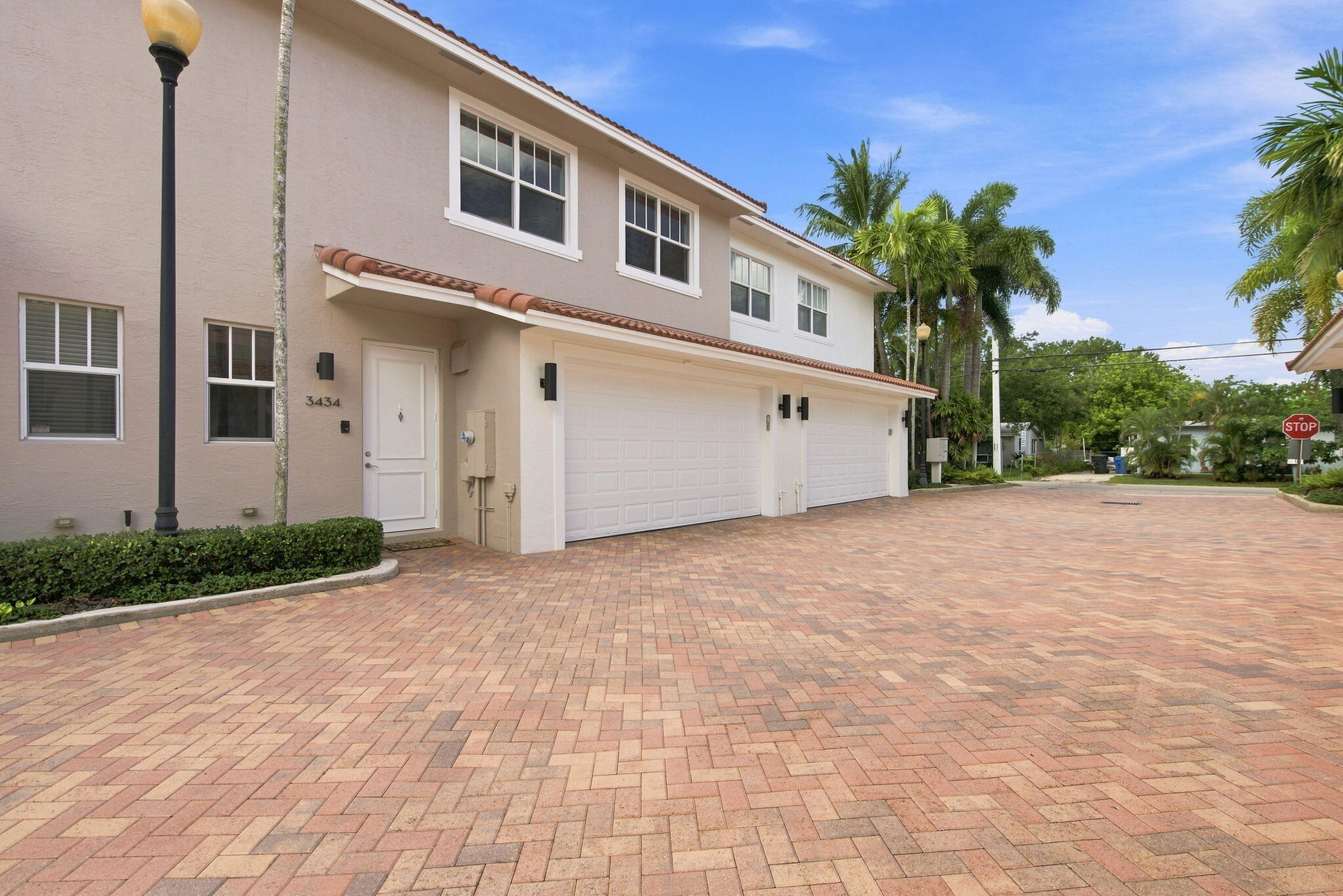 Foto de propiedad en 3434 NE 13TH Avenue, Oakland Park, FL 33334 Oakland Park con MLS# 