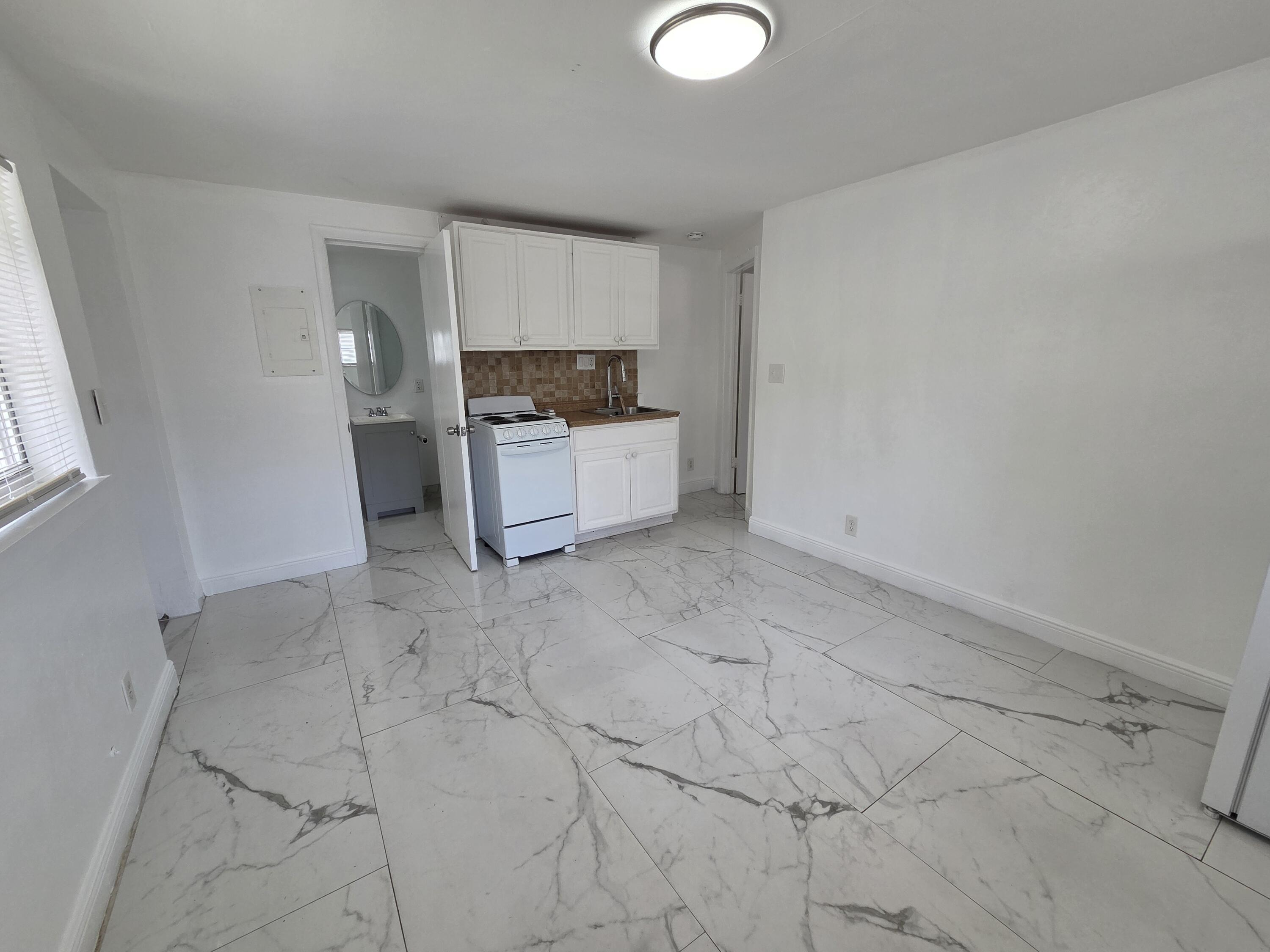 Foto de propiedad en 844 NE 17TH Way 2, Fort Lauderdale, FL 33304 Fort Lauderdale con MLS# 