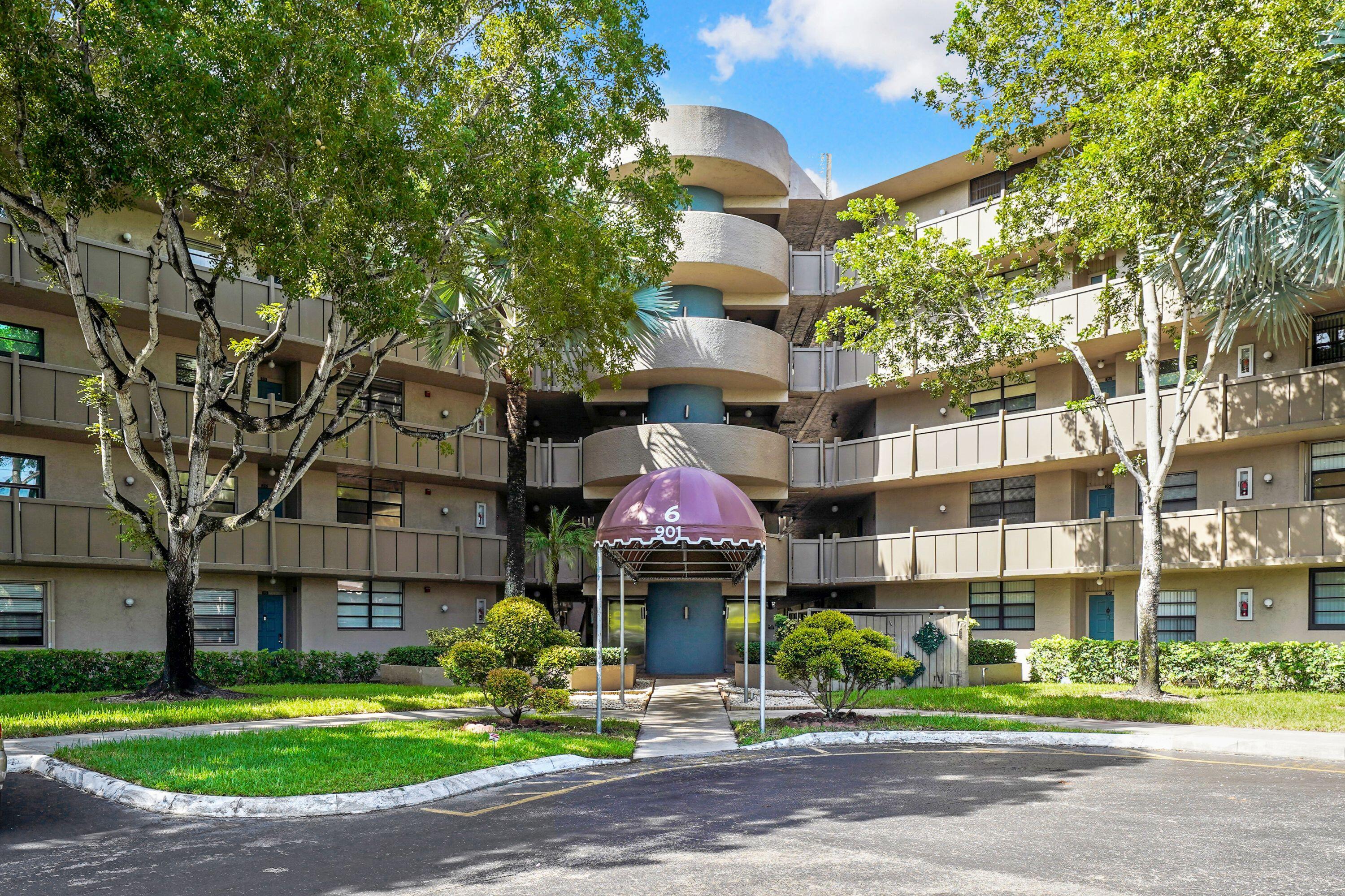 Foto de propiedad en 901 Colony Point Circle 207, Pembroke Pines, FL 33026 Pembroke Pines con MLS# 