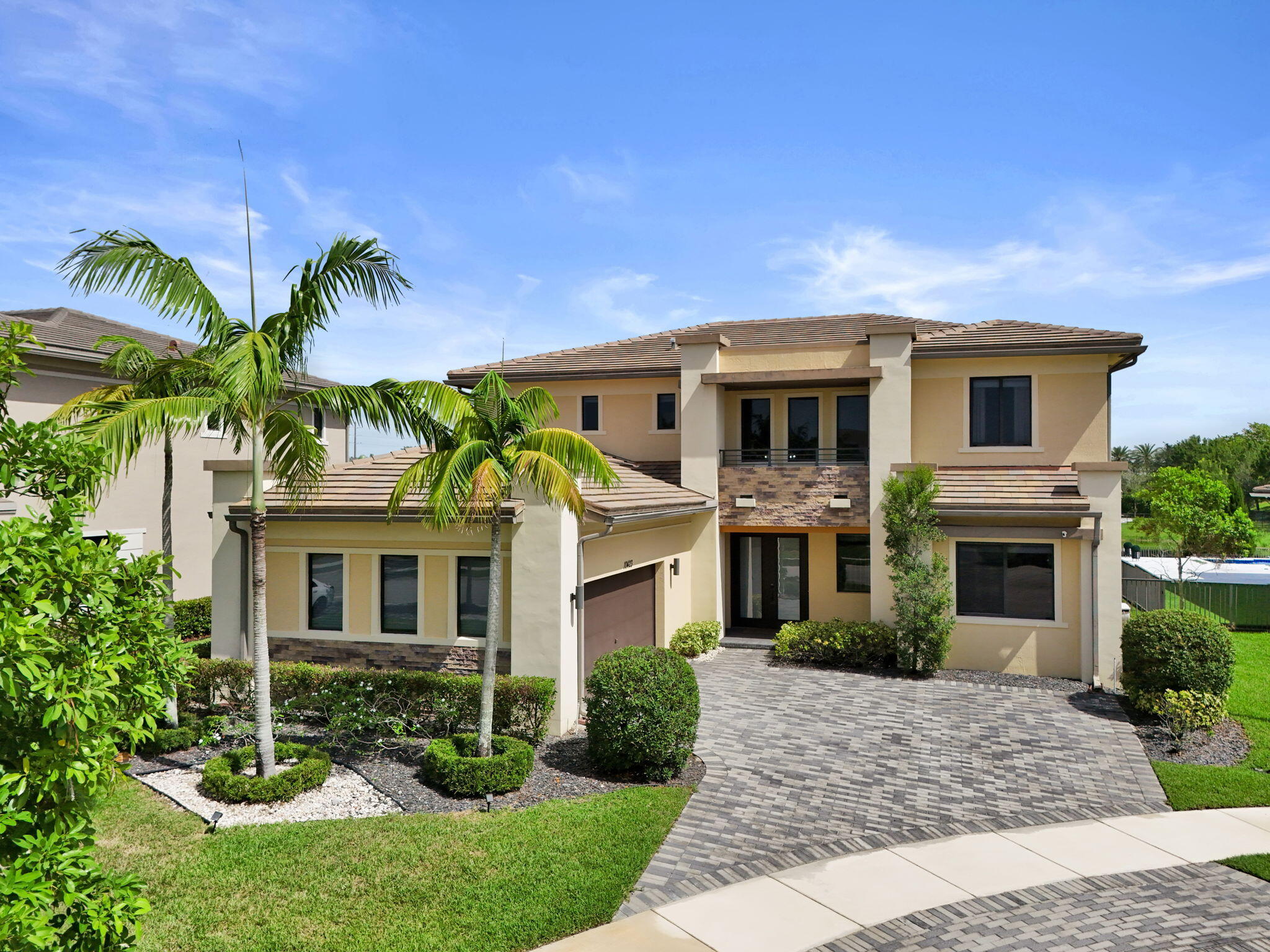 Foto de propiedad en 10423 COBALT Court, Parkland, FL 33076 Parkland con MLS# 