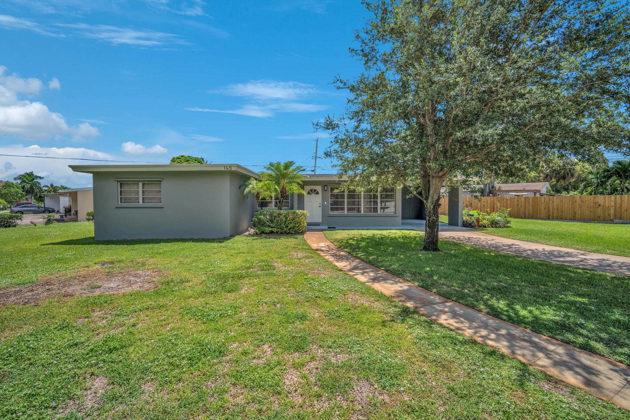 En Venta 145 Greenbrier Drive, Palm Springs, FL 33461, Palm Springs, FL 33461