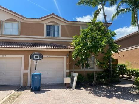 Foto de propiedad en 9850 NW 24TH Court, Sunrise, FL 33322 Sunrise con MLS# 