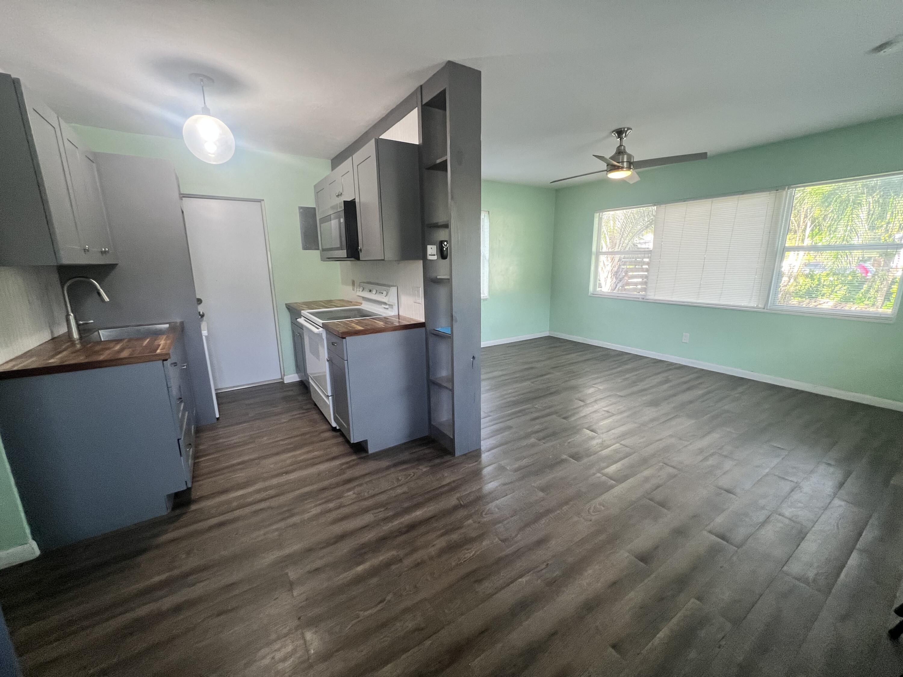 Foto de propiedad en 601 N D Street, Lake Worth Beach, FL 33460 Lake Worth Beach con MLS# 