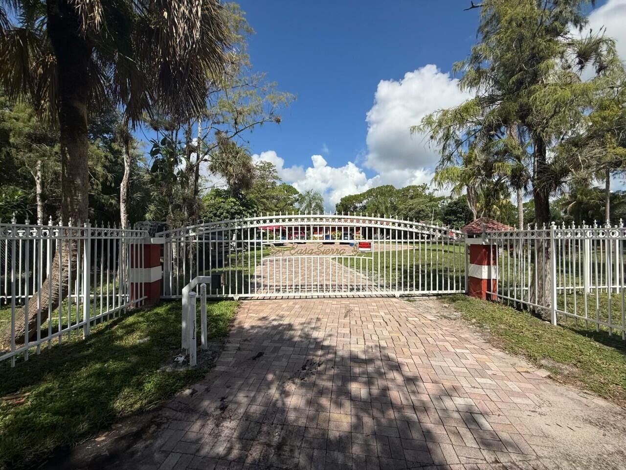 Foto de propiedad en 5800 PINETREE Road, Parkland, FL 33067 Parkland con MLS# 