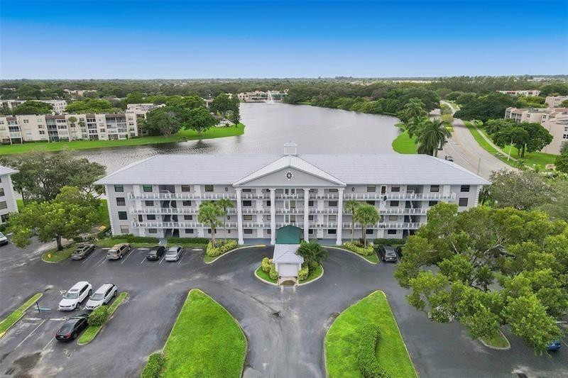 Foto de propiedad en 1520 WHITEHALL Drive 202, Davie, FL 33324 Davie con MLS# 
