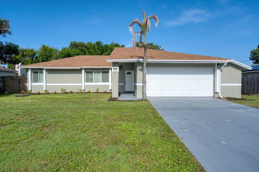 Foto de propiedad en 2410 SE Warwick Street, Port St. Lucie, FL 34984 Port St. Lucie con MLS# 