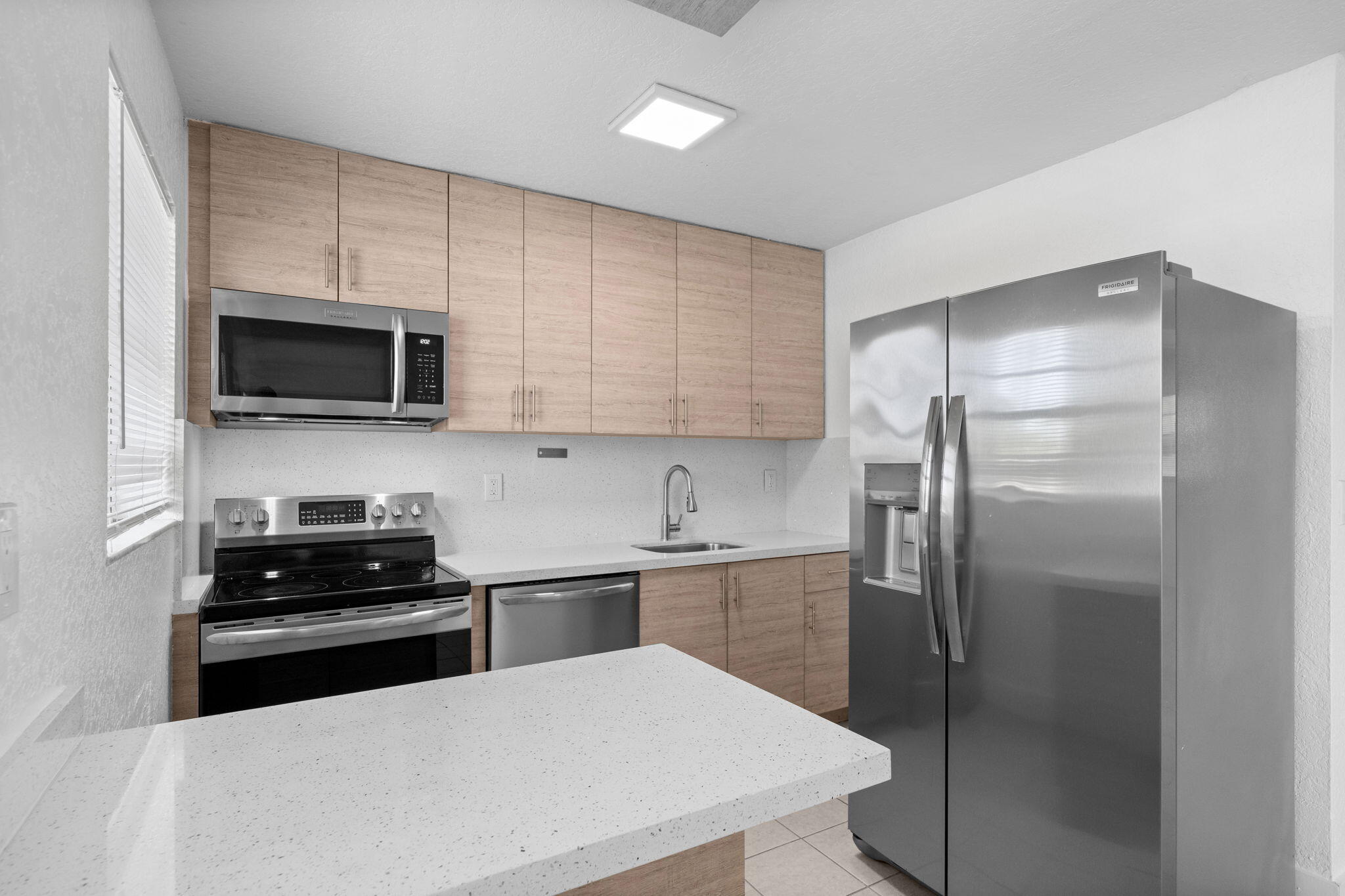 Foto de propiedad en 110 SE 2nd Street 103, Hallandale Beach, FL 33009 Hallandale Beach con MLS# 