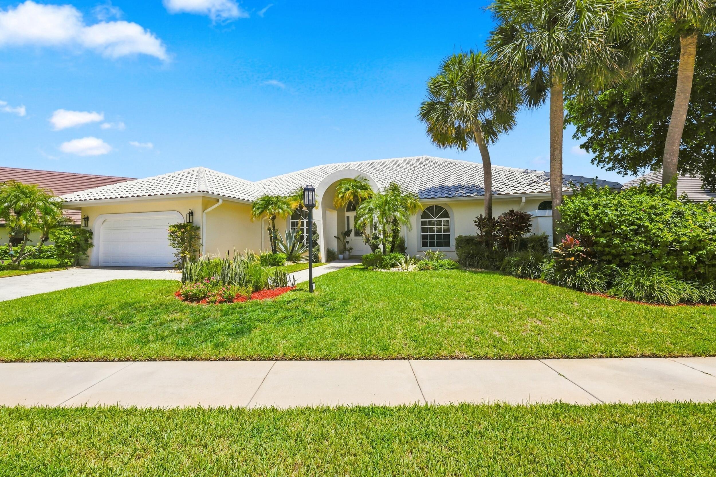 Foto de propiedad en 10739 STONEBRIDGE Boulevard, Boca Raton, FL 33498 Boca Raton con MLS# 