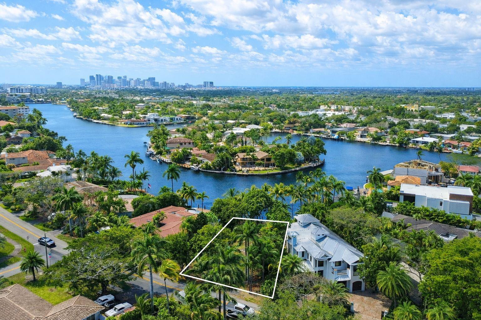 Foto de propiedad en 2405 MIDDLE RIVER Drive, Fort Lauderdale, FL 33305 Fort Lauderdale con MLS# 