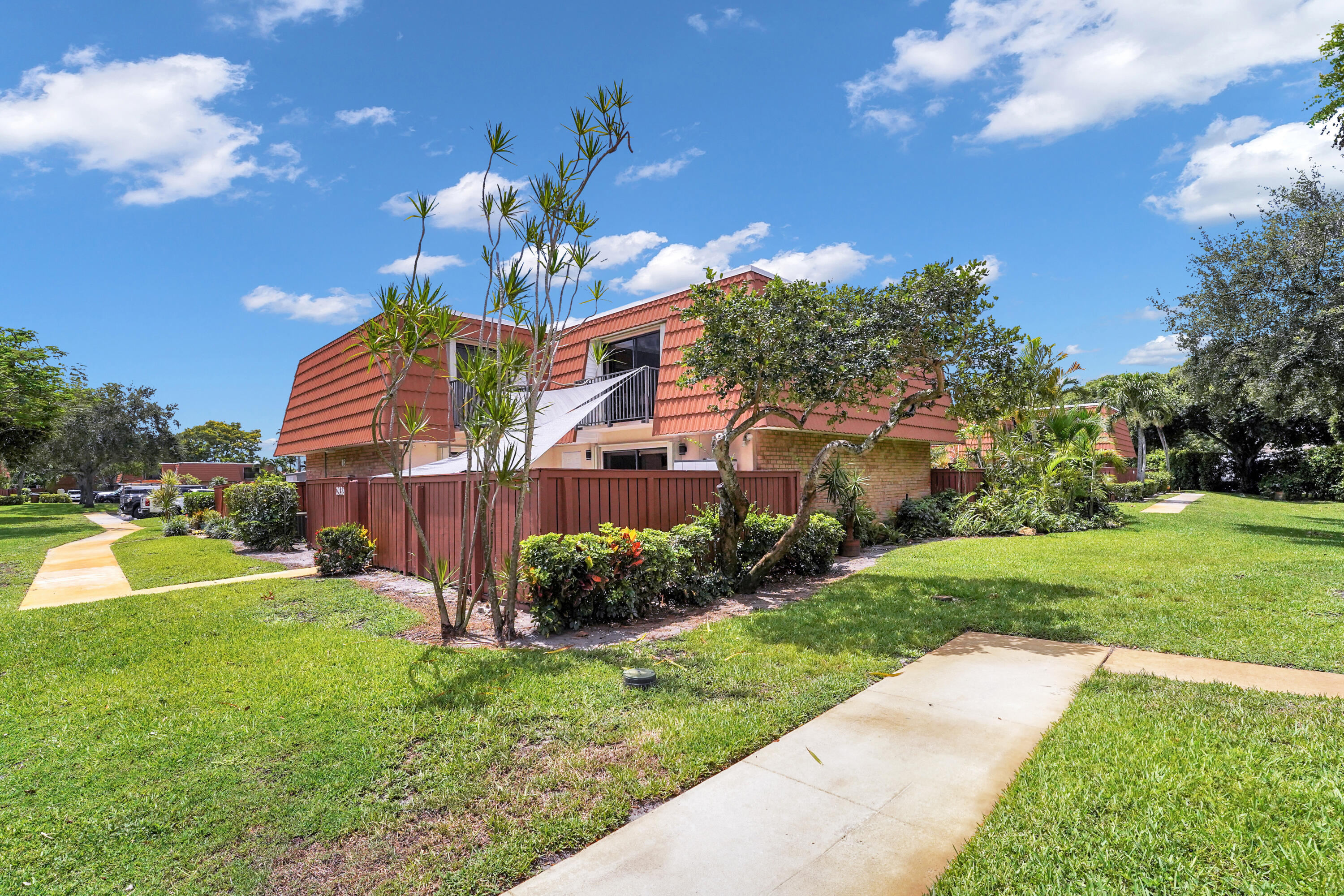 Foto de propiedad en 2938 SW 12TH Street, Deerfield Beach, FL 33442 Deerfield Beach con MLS# 