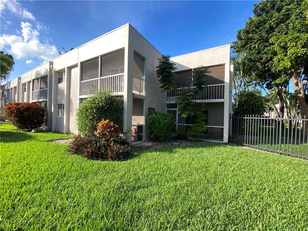 Foto de propiedad en 8506 OLD COUNTRY Manor 213, Davie, FL 33328 Davie con MLS# 