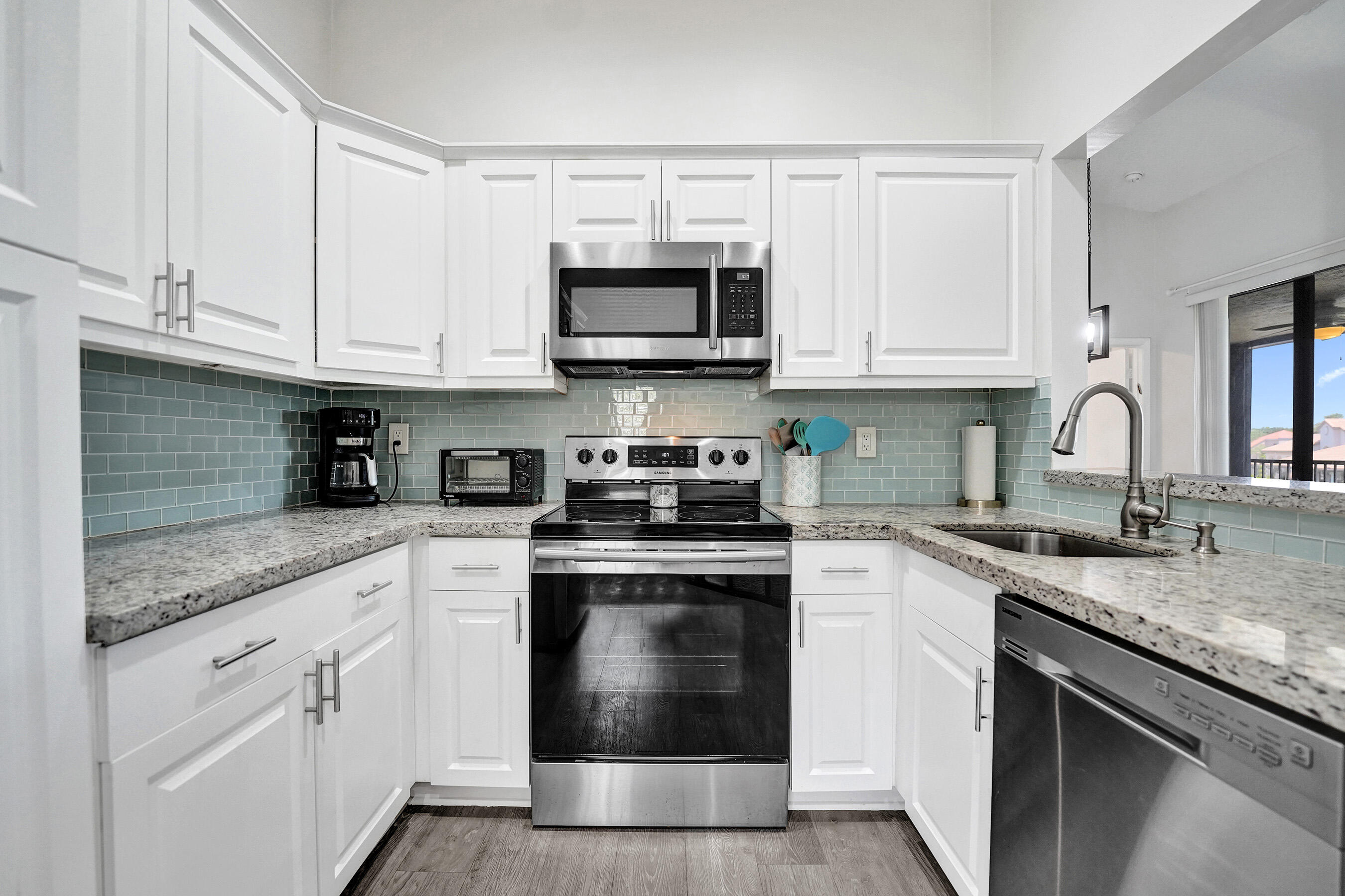 Foto de propiedad en 10631 NW 14th Street 212, Plantation, FL 33322 Plantation con MLS# 