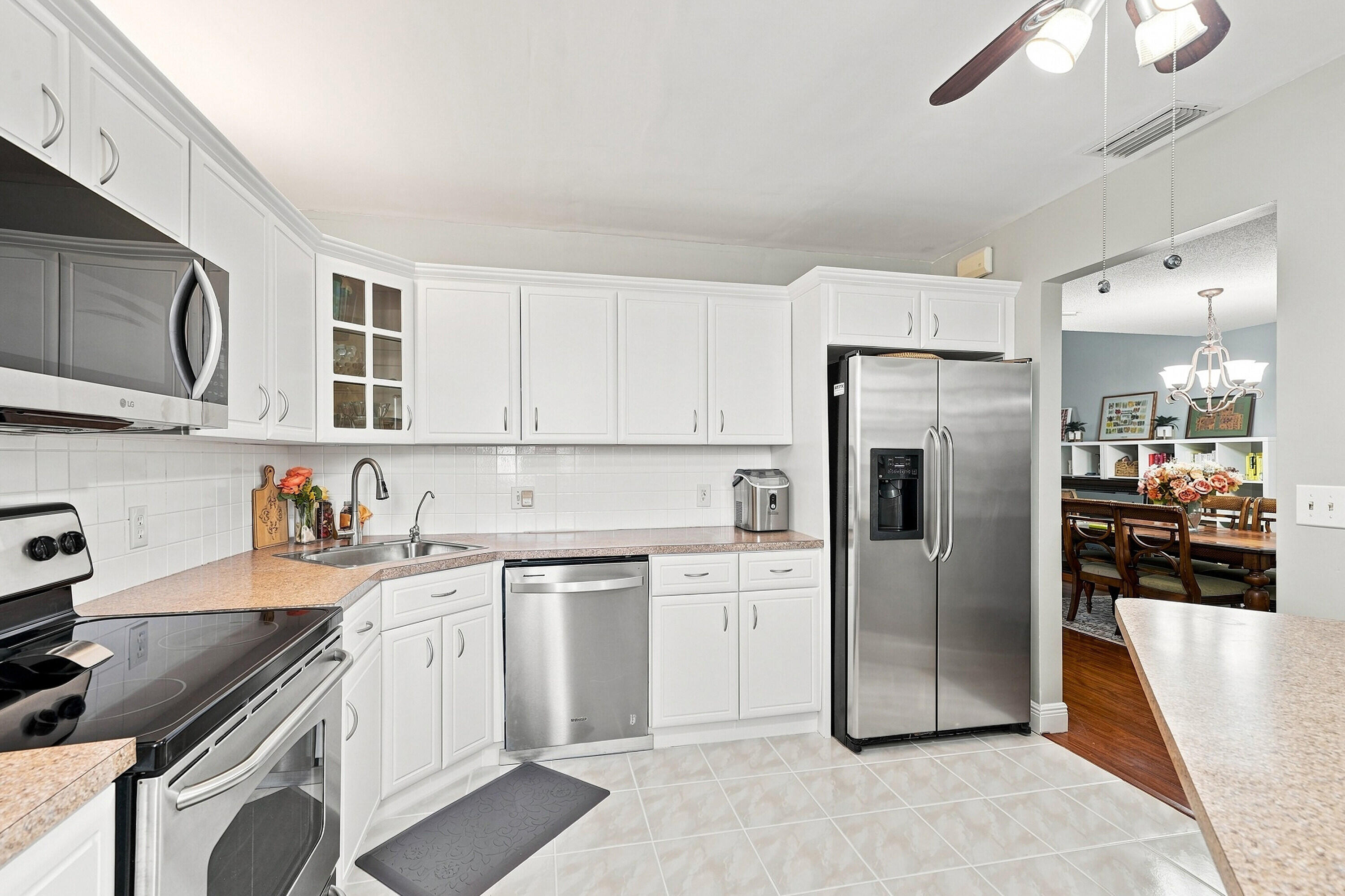 Foto de propiedad en 4111 CORAL TREE Circle 321, Coconut Creek, FL 33073 Coconut Creek con MLS# 