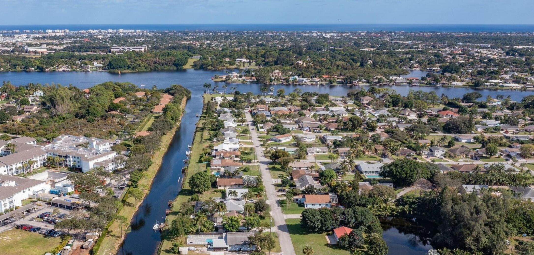 Foto de propiedad en 2886 Northside Drive, Lantana, FL 33462 Lantana con MLS# 