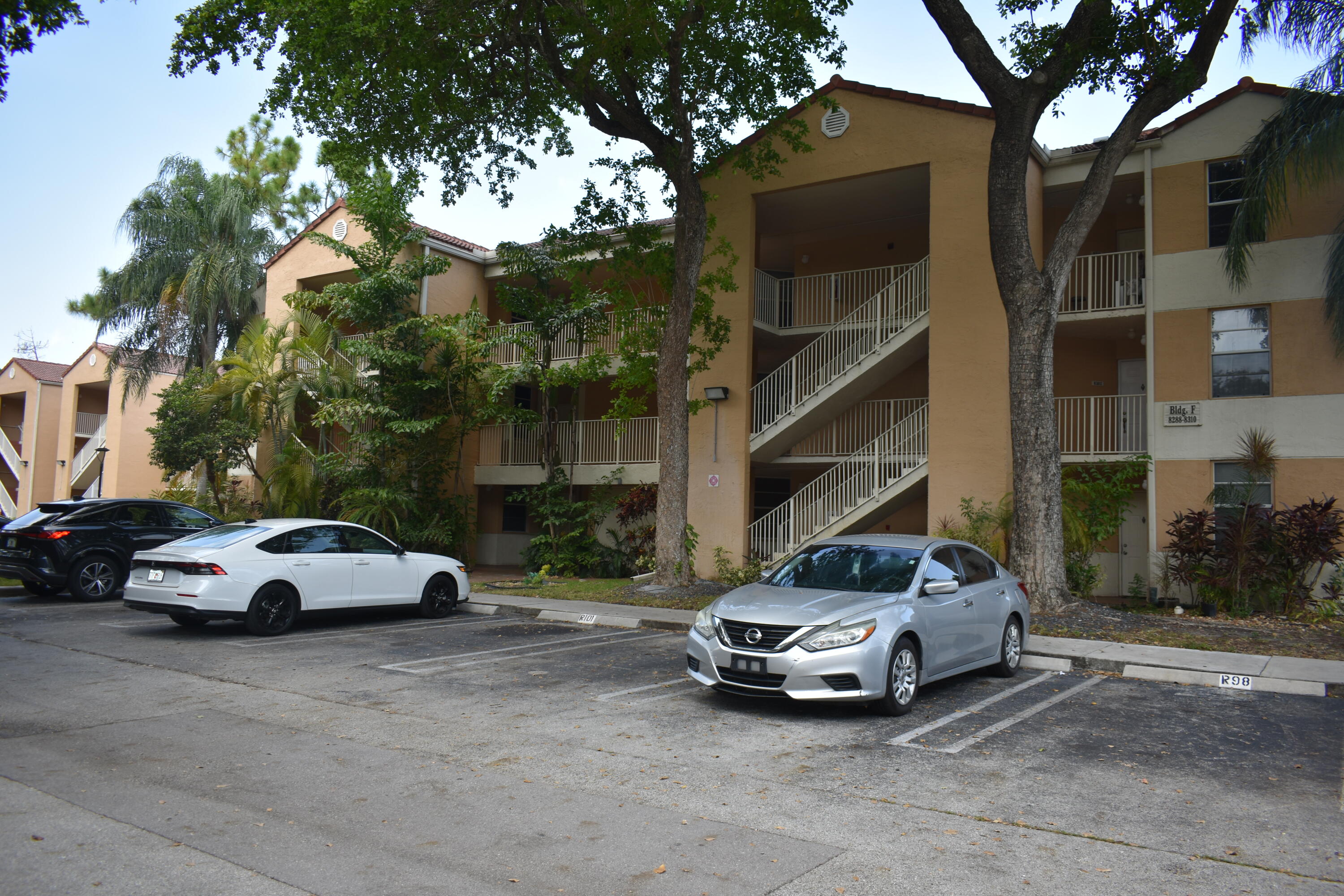 Foto de propiedad en 8298 NW 24TH Street, Coral Springs, FL 33065 Coral Springs con MLS# 