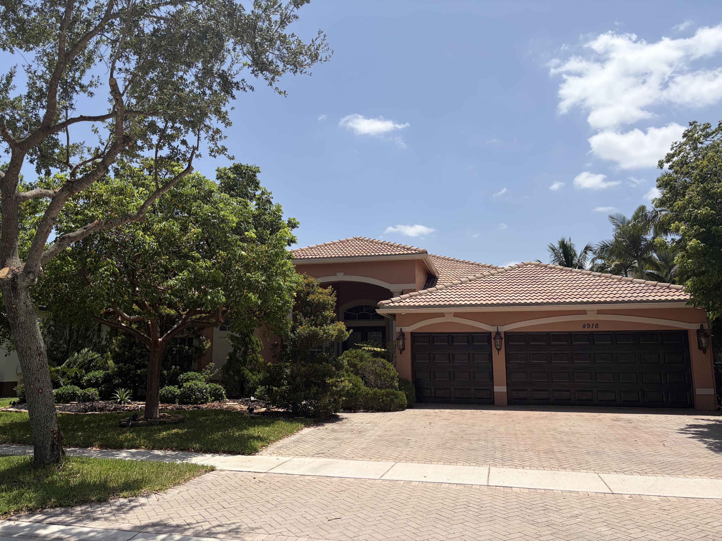 Foto de propiedad en 4916 FOREST DALE Drive, Lake Worth, FL 33449 Lake Worth con MLS# 