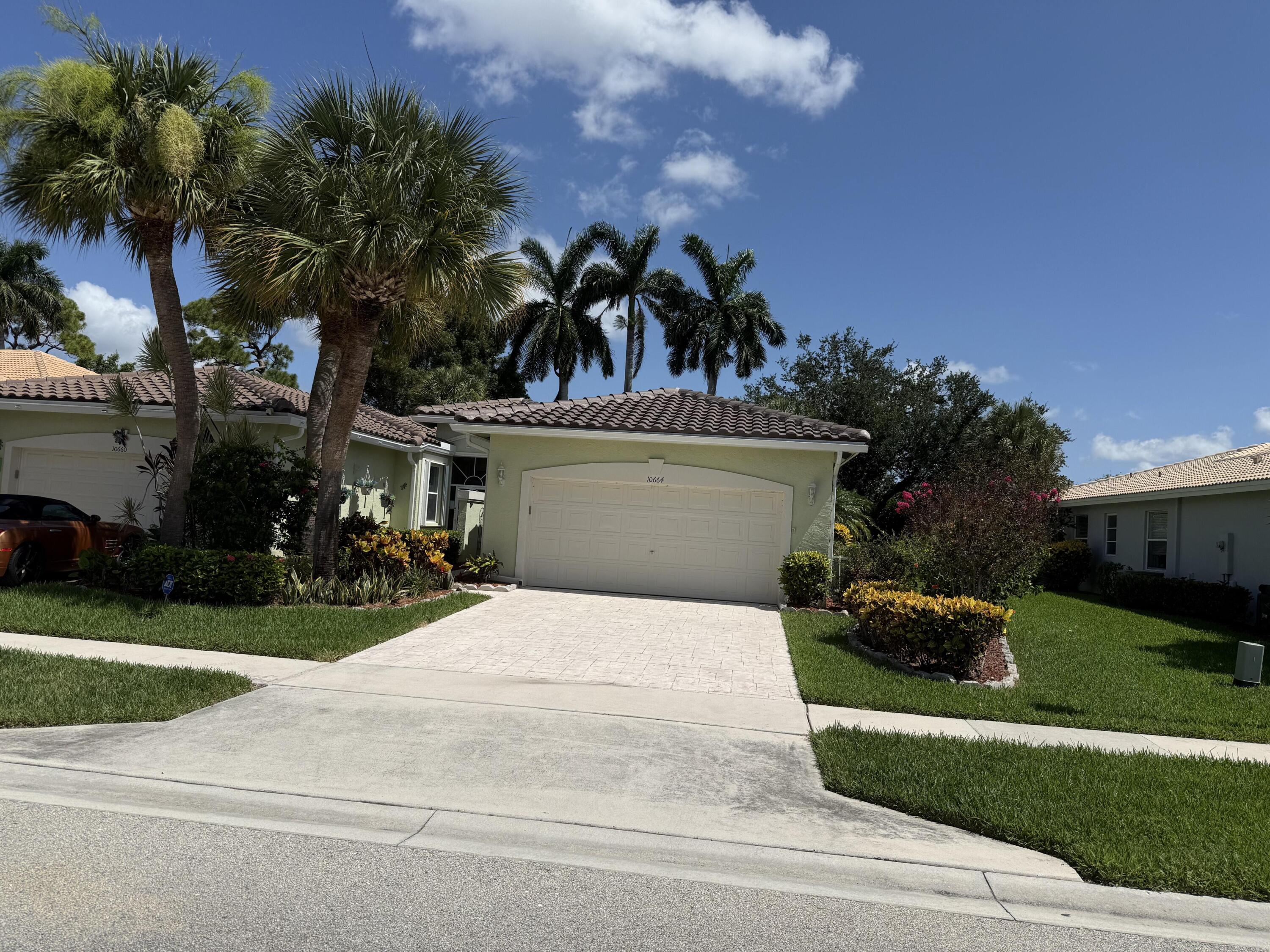 Foto de propiedad en 10664 Royal Caribbean Circle, Boynton Beach, FL 33437 Boynton Beach con MLS# 
