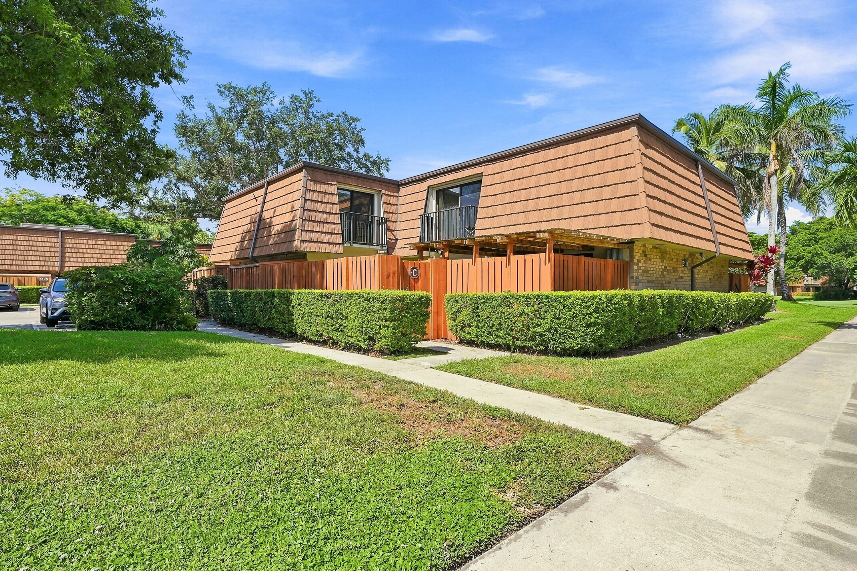 Foto de propiedad en 9139 SW 23RD Street C, Davie, FL 33324 Davie con MLS# 