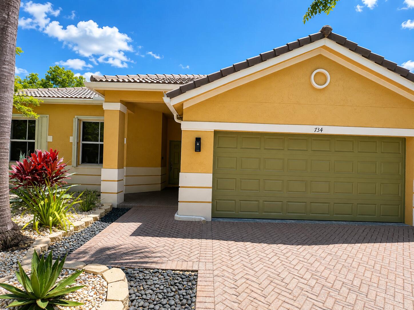 Foto de propiedad en 734 Lavender Circle, Weston, FL 33327 Weston con MLS# 