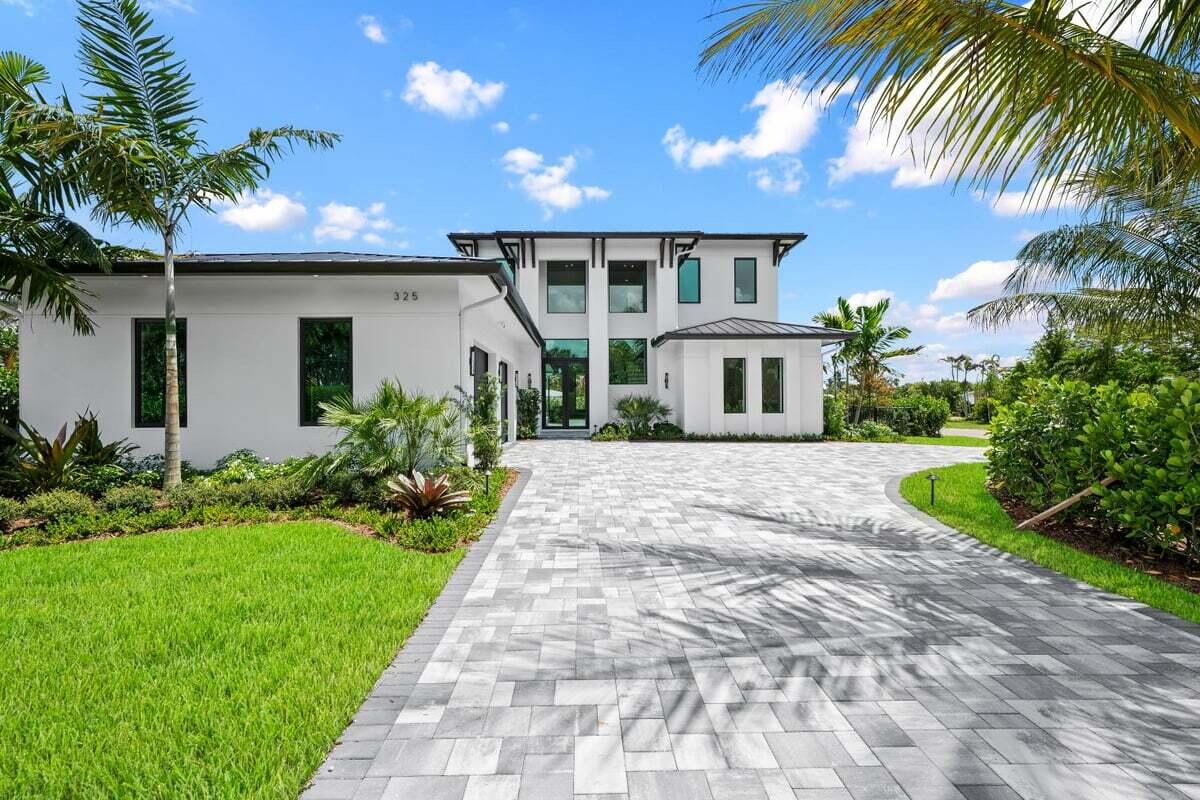 Foto de propiedad en 325 W Riverside Drive, Jupiter, FL 33469 Jupiter con MLS# 
