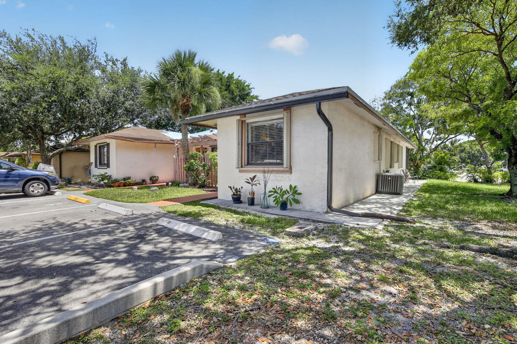 Foto de propiedad en 2950 NW 109TH Terrace, Sunrise, FL 33322 Sunrise con MLS# 