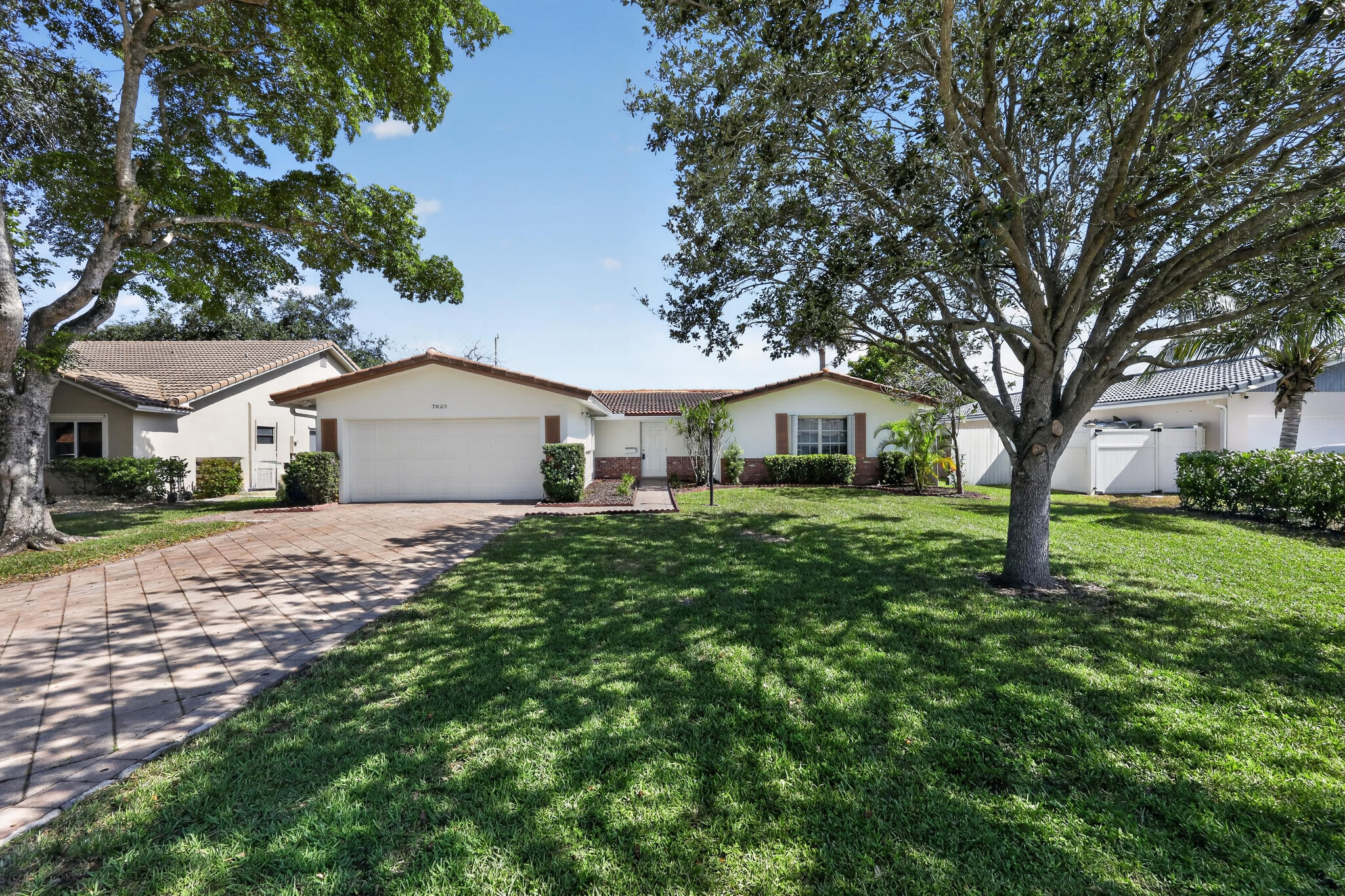 Foto de propiedad en 7823 NW 40TH Street, Coral Springs, FL 33065 Coral Springs con MLS# 