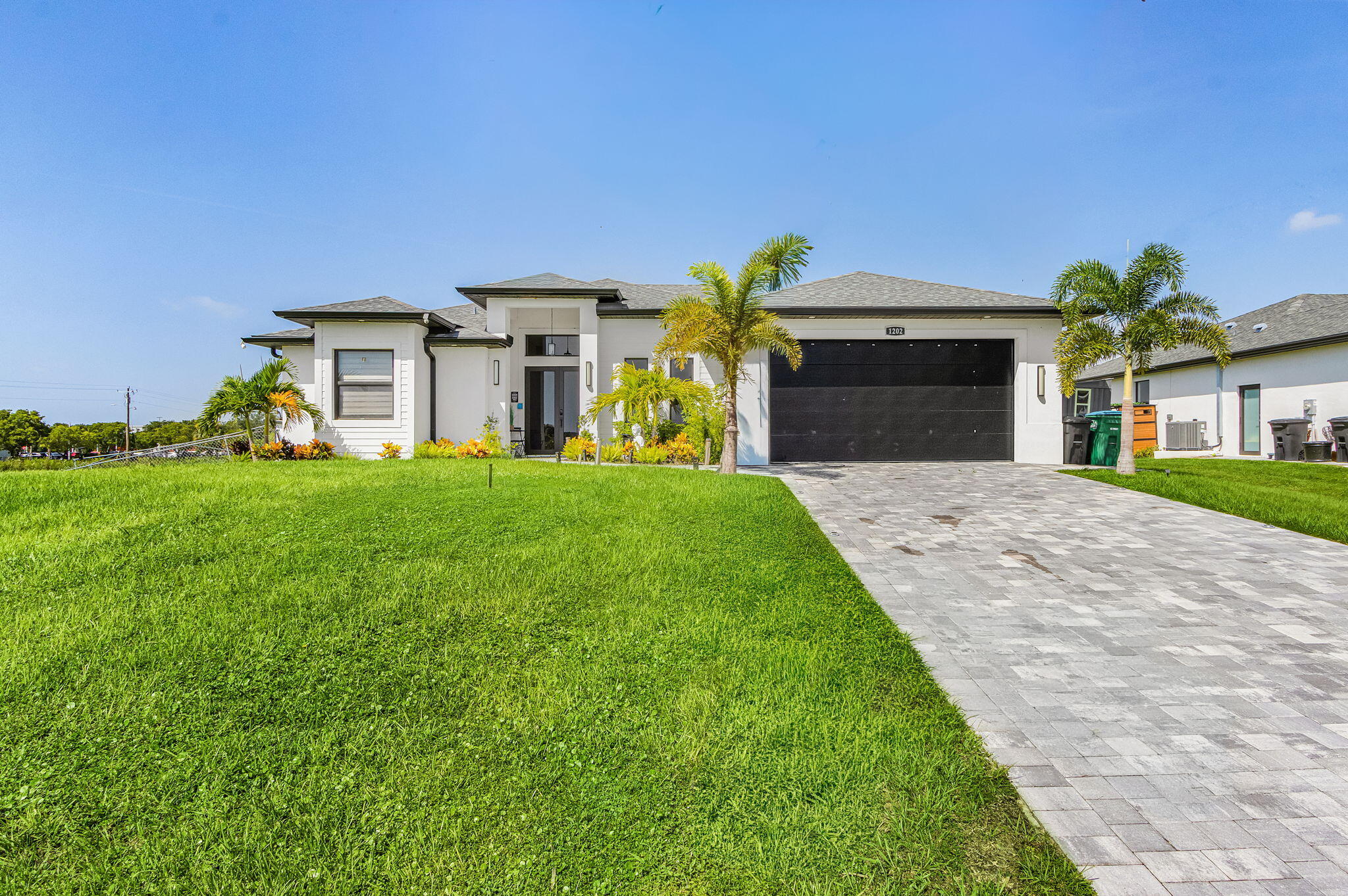 Foto de propiedad en 1202 NE 21ST Avenue 1202, Cape Coral, FL 33909 Cape Coral con MLS# 