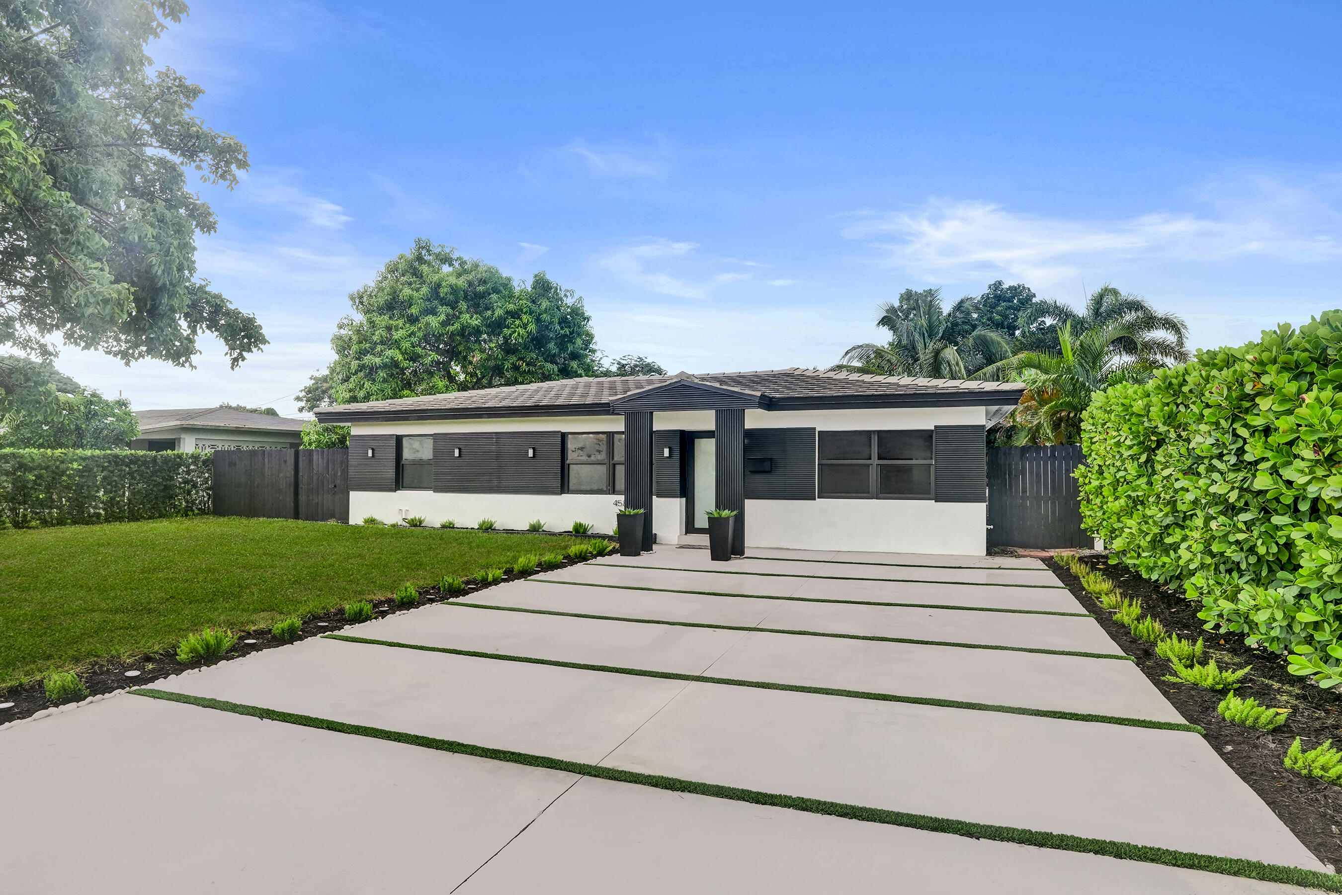Foto de propiedad en 4581 NE 3RD Avenue, Oakland Park, FL 33334 Oakland Park con MLS# 