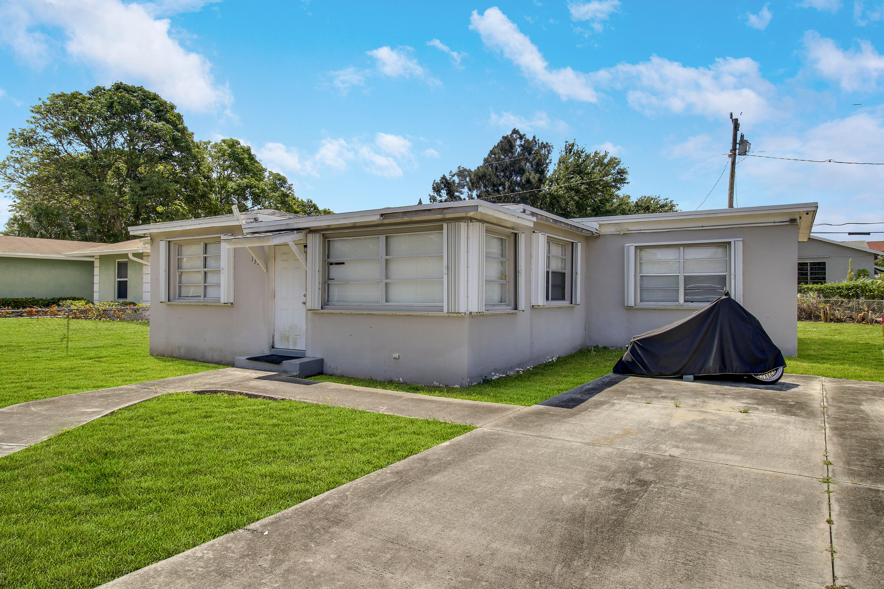 Foto de propiedad en 1325 W 32ND Street, Riviera Beach, FL 33404 Riviera Beach con MLS# 