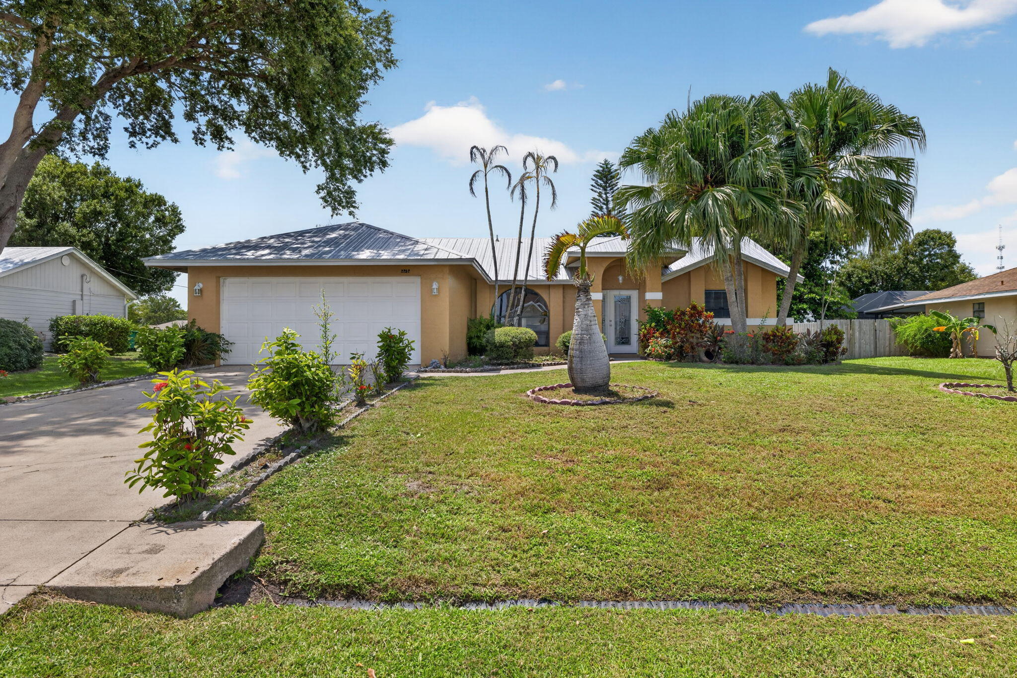 Foto de propiedad en 2252 SE MCMASTER Street, Port St. Lucie, FL 34952 Port St. Lucie con MLS# 