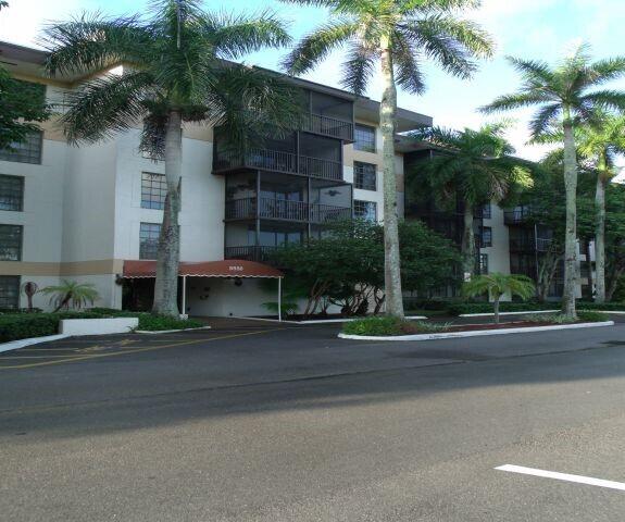 Foto de propiedad en 5550 NW 44TH Street 116B, Lauderhill, FL 33319 Lauderhill con MLS# 