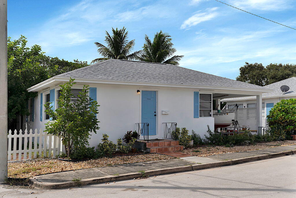 Foto de propiedad en 711 11th Avenue N, Lake Worth Beach, FL 33460 Lake Worth Beach con MLS# 