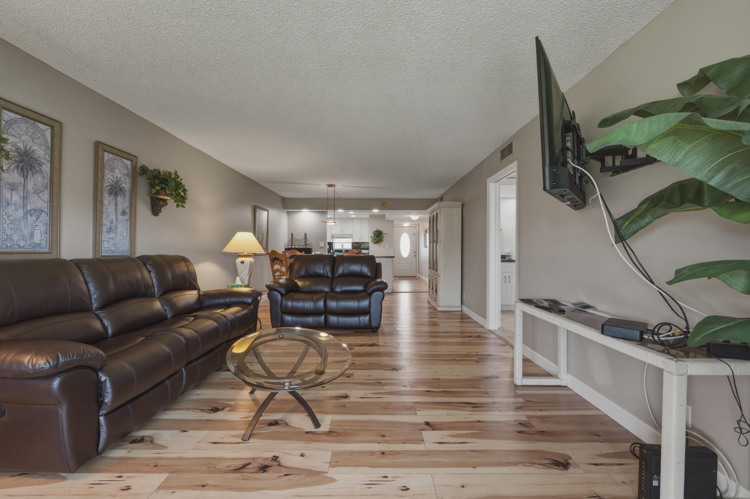 Foto de propiedad en 9420 S HOLLYBROOK LAKE Drive 304, Pembroke Pines, FL 33025 Pembroke Pines con MLS# 
