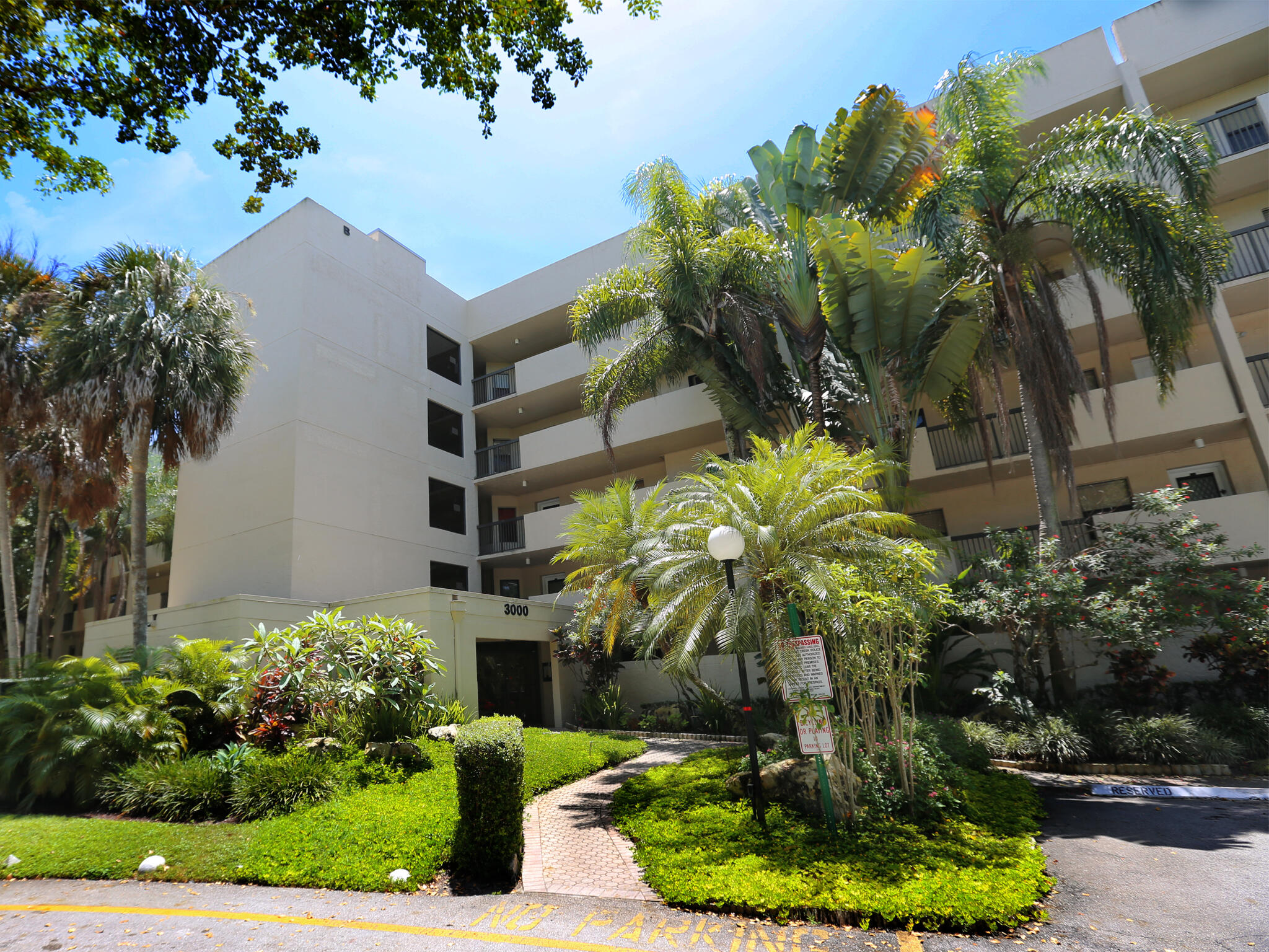 Foto de propiedad en 3000 NW 42ND Avenue B207, Coconut Creek, FL 33066 Coconut Creek con MLS# 