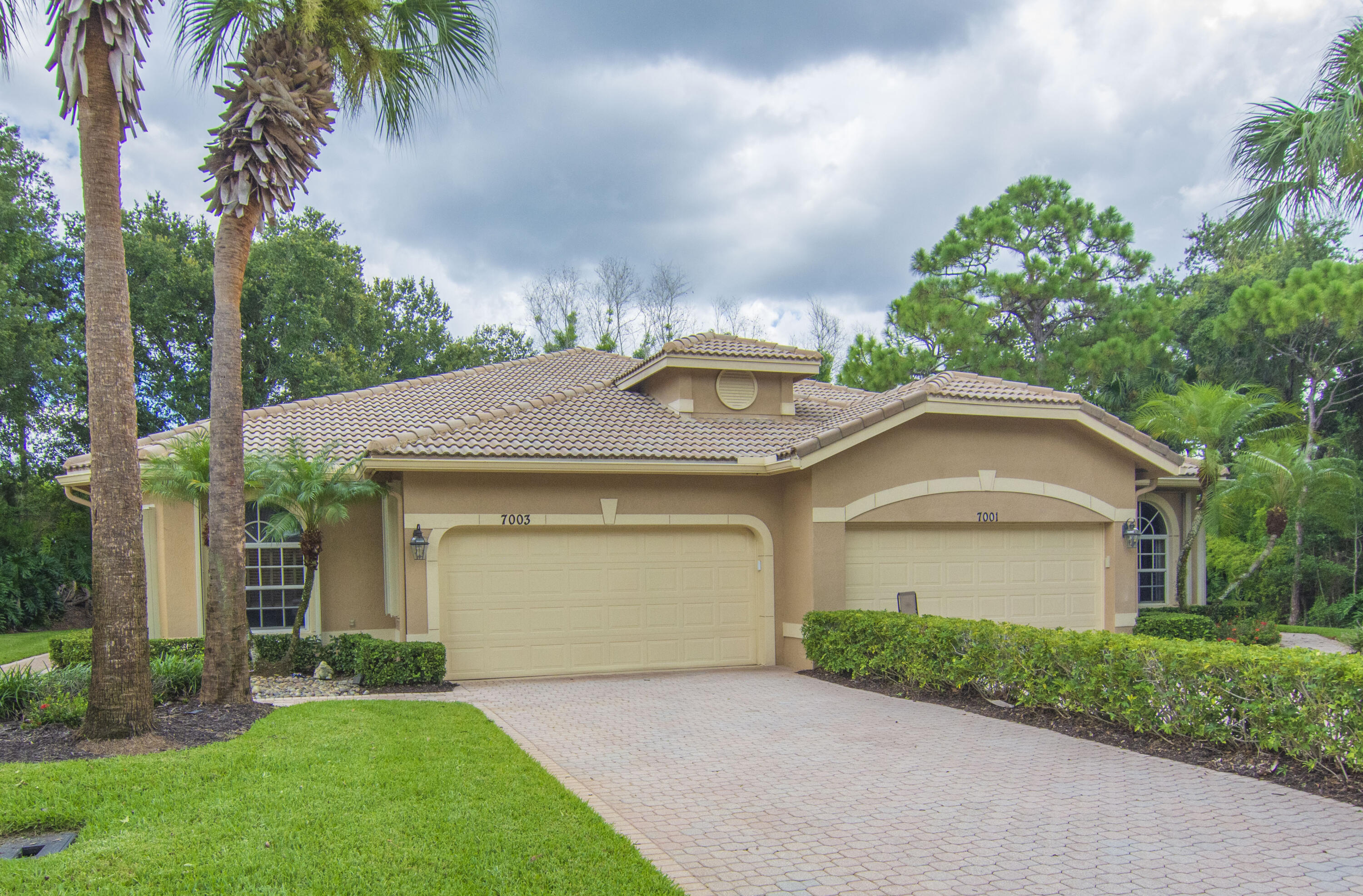 Foto de propiedad en 7003 Willow Pine Way, Port St. Lucie, FL 34986 Port St. Lucie con MLS# 