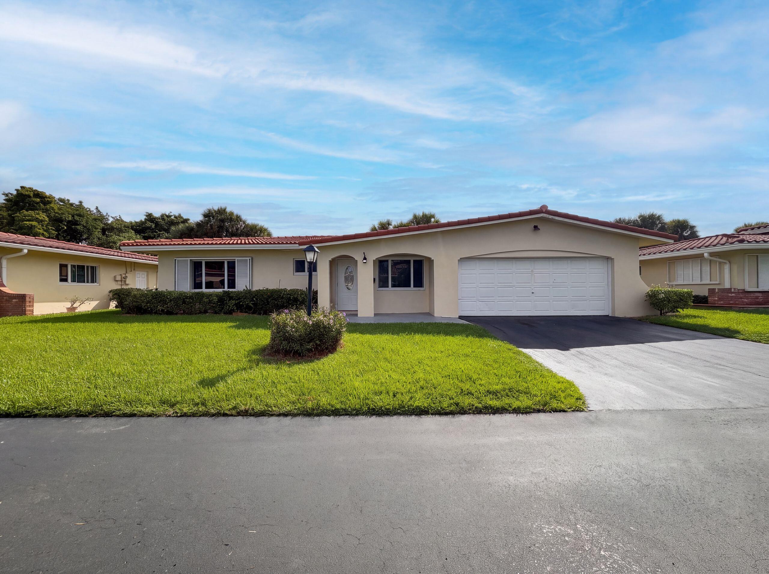 Foto de propiedad en 4360 NW 12th Drive, Deerfield Beach, FL 33064 Deerfield Beach con MLS# 