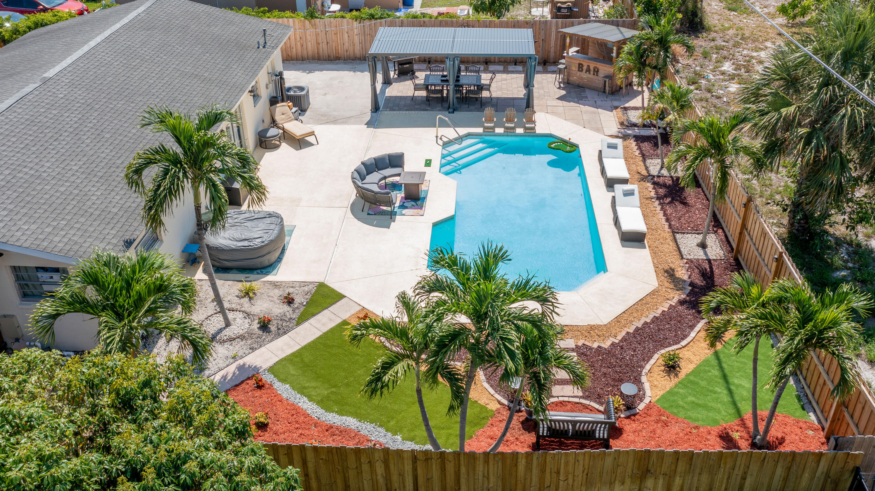 Foto de propiedad en 1416 W HARDEE Street, Lantana, FL 33462 Lantana con MLS# 