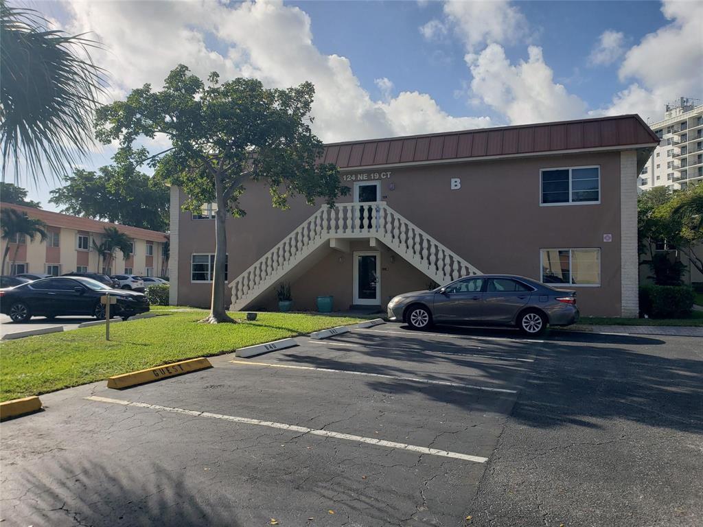 Foto de propiedad en 124 NE 19TH Court 111B, Wilton Manors, FL 33305 Wilton Manors con MLS# 