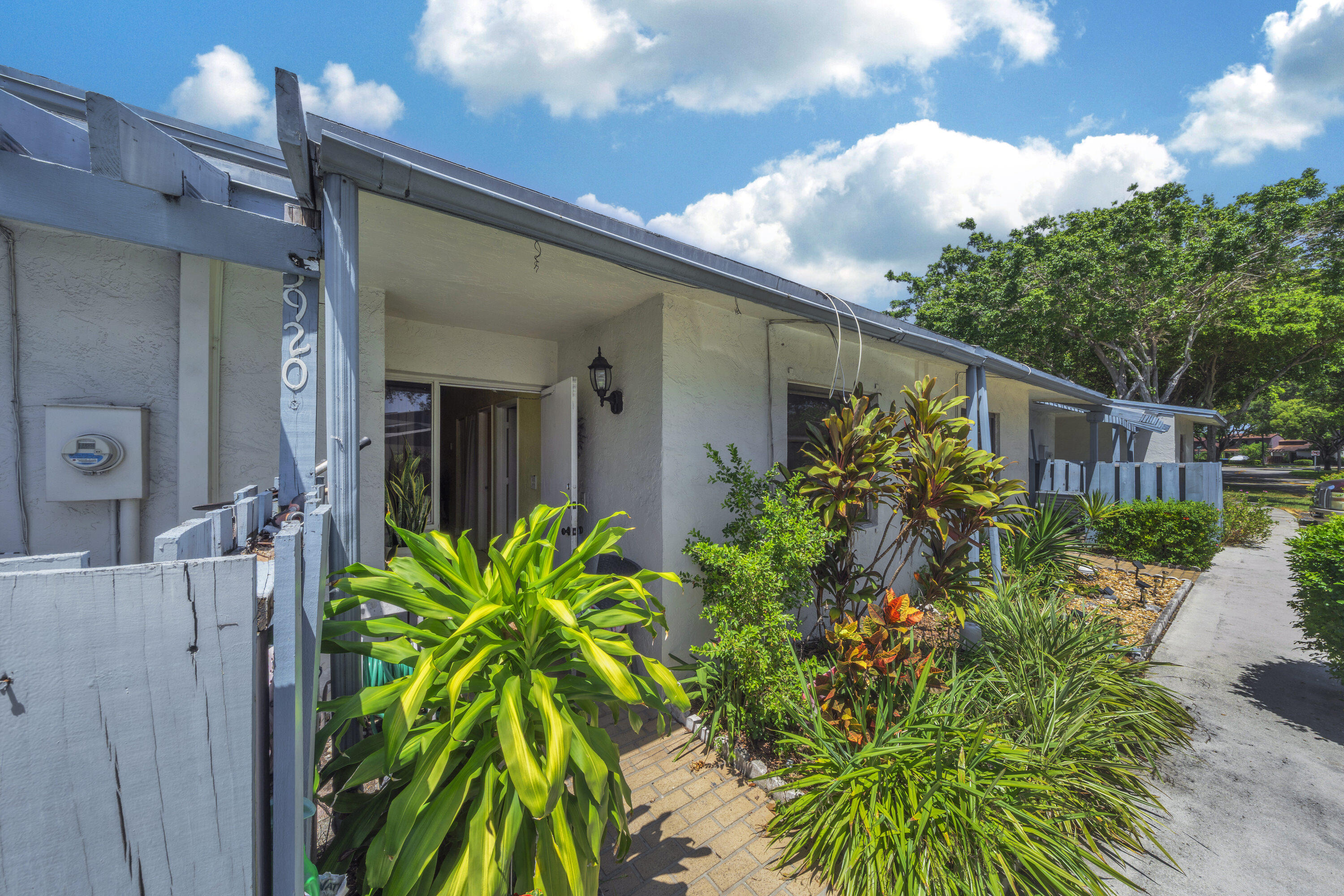Foto de propiedad en 3920 SW 69th Terrace 7-S, Miramar, FL 33023 Miramar con MLS# 