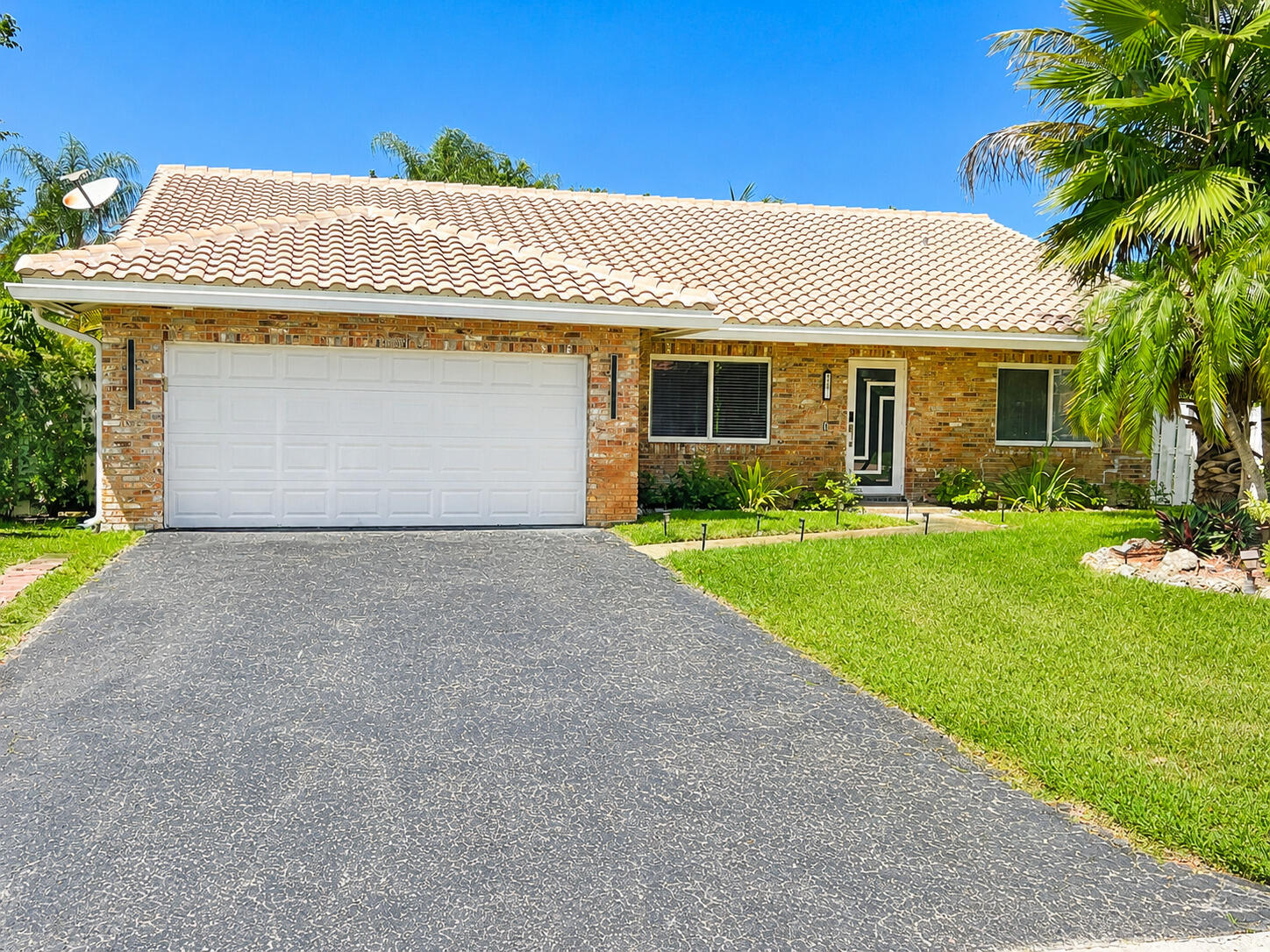 Foto de propiedad en 10601 NW 7TH Place, Coral Springs, FL 33071 Coral Springs con MLS# 