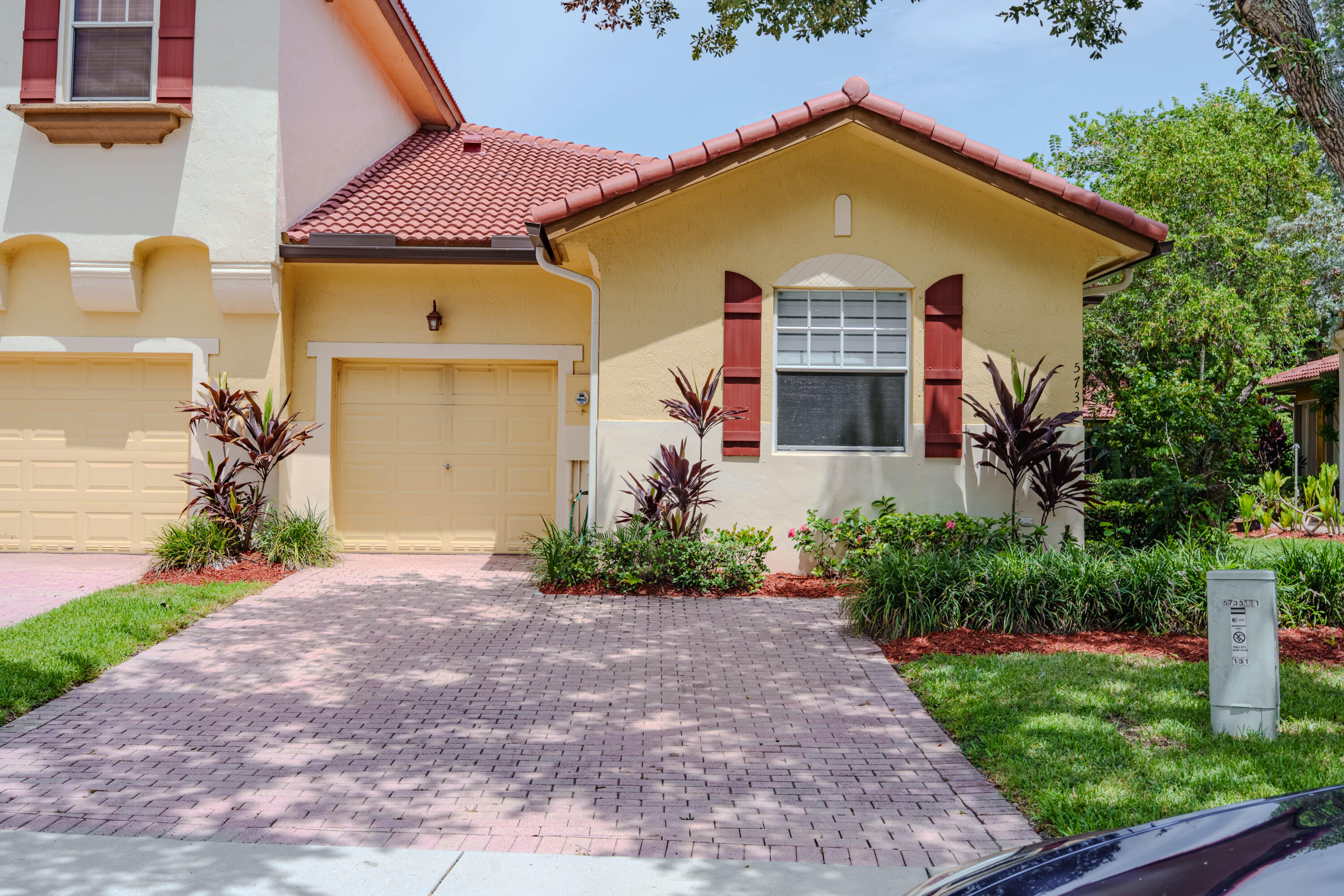 Foto de propiedad en 5733 NW 119th Drive, Coral Springs, FL 33076 Coral Springs con MLS# 
