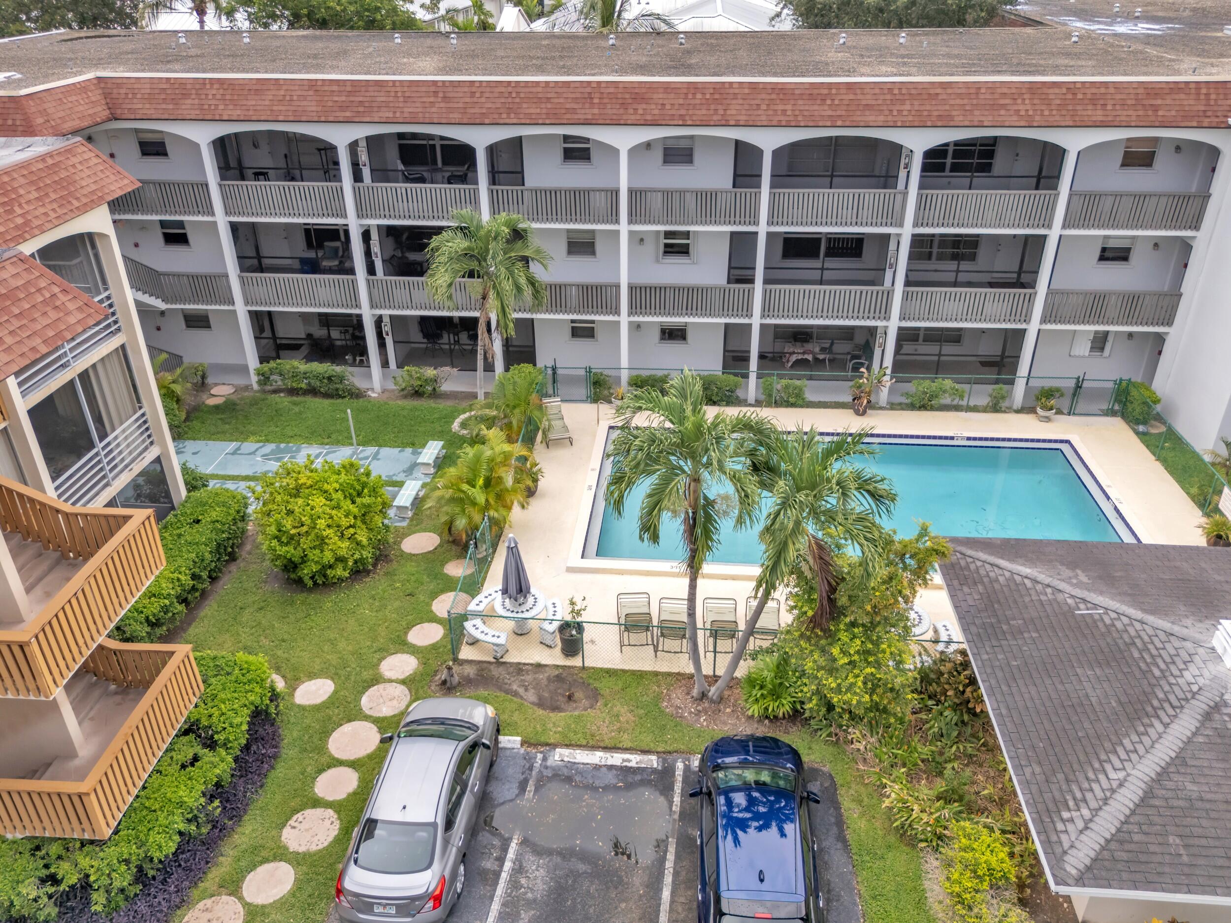 Foto de propiedad en 651 PINE Drive 204, Pompano Beach, FL 33060 Pompano Beach con MLS# 