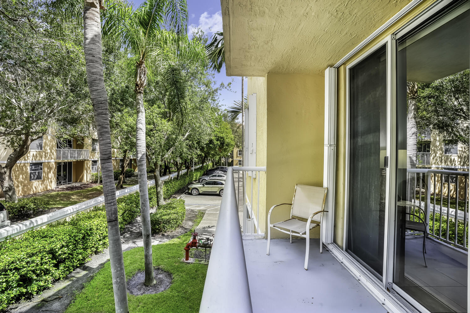 Foto de propiedad en 609 E SHERIDAN Street 208, Dania Beach, FL 33004 Dania Beach con MLS# 