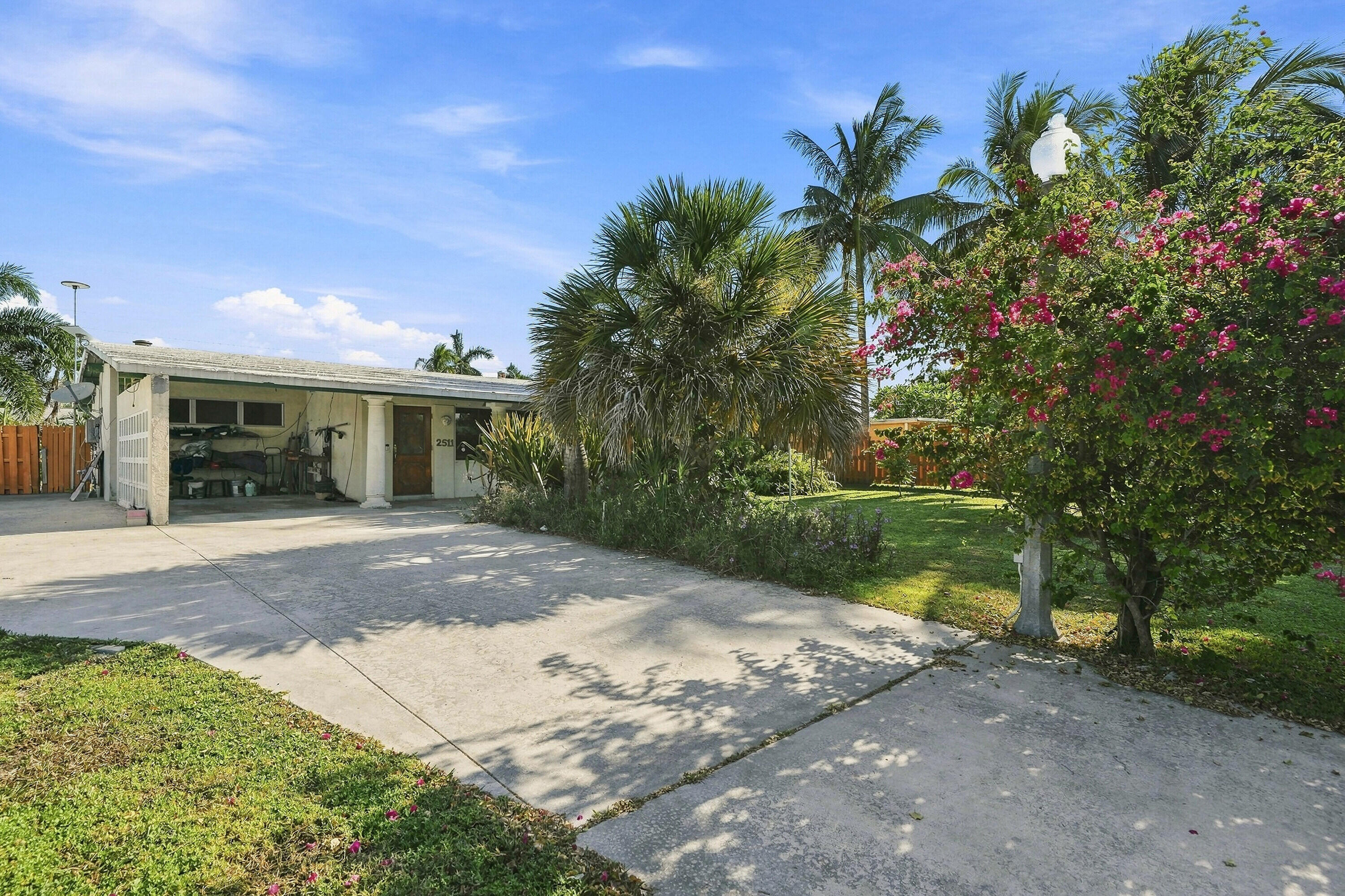 Foto de propiedad en 2511 NE 12TH Court, Pompano Beach, FL 33062 Pompano Beach con MLS# 
