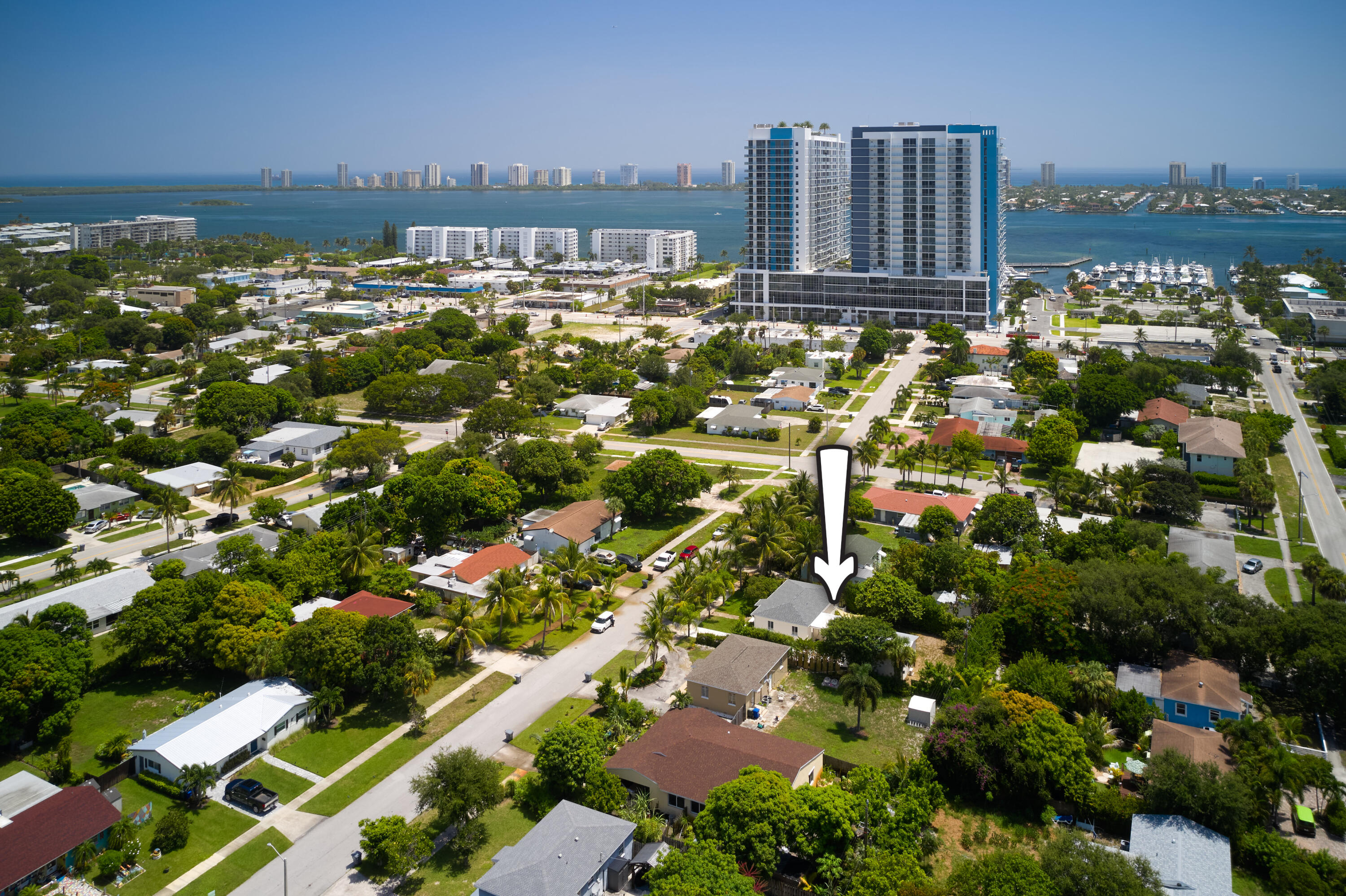 Foto de propiedad en 222 Bayberry Drive, Lake Park, FL 33403 Lake Park con MLS# 