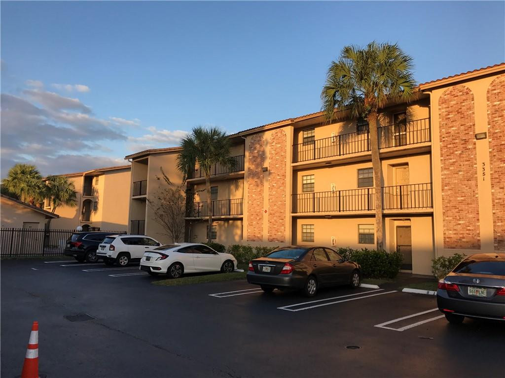 Foto de propiedad en 3351 NW 85TH Avenue 312, Coral Springs, FL 33065 Coral Springs con MLS# 