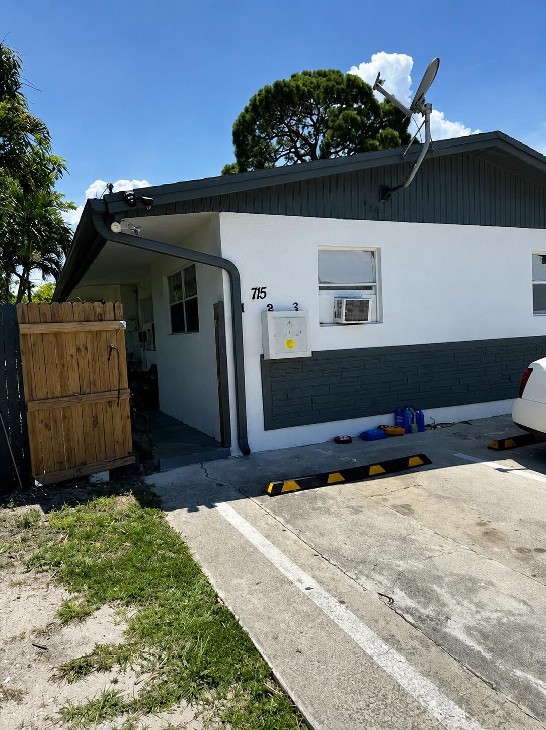 En Venta 715 NW 15TH Terrace 1-3, Fort Lauderdale, FL 33311, Fort Lauderdale, FL 33311