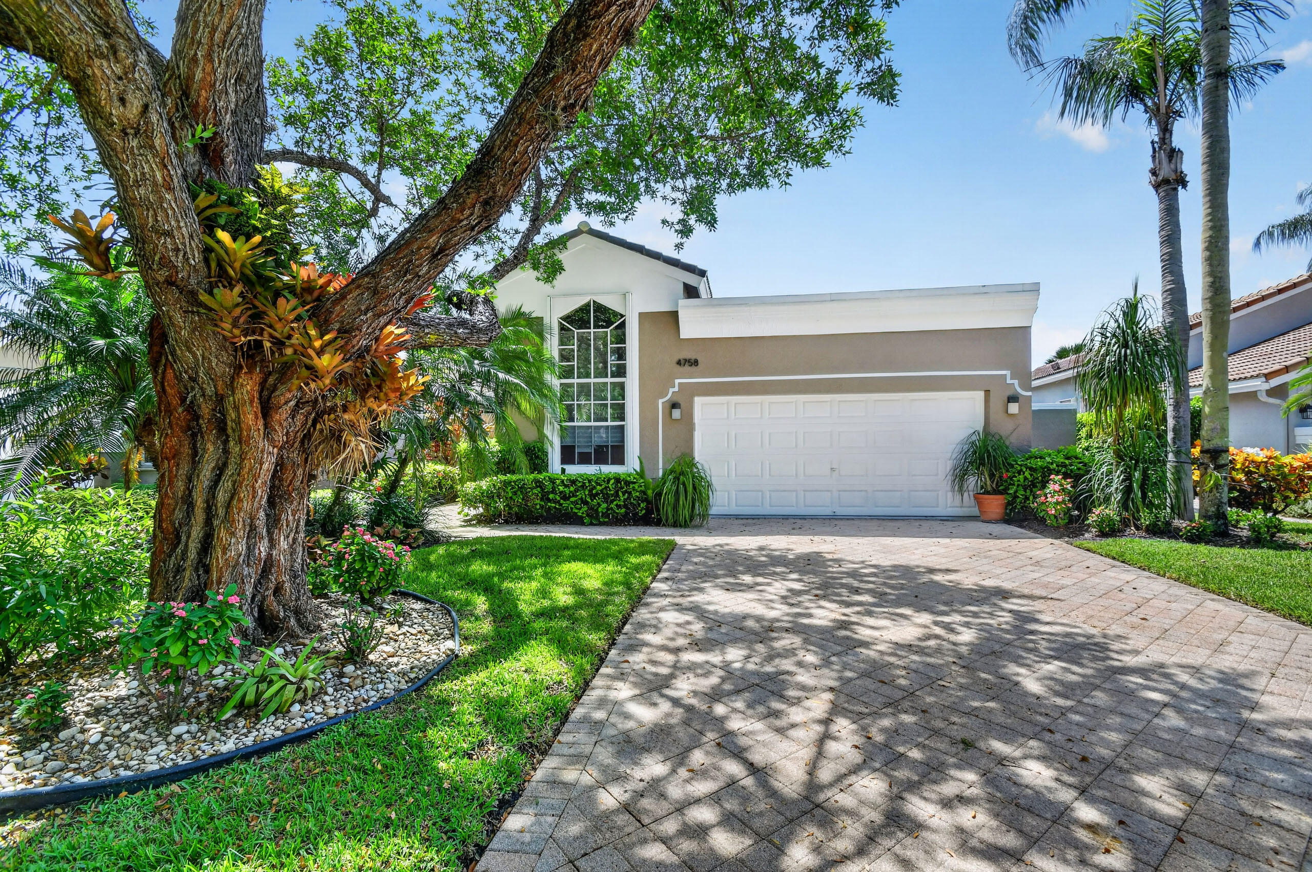 Foto de propiedad en 4758 CARLTON GOLF Drive, Lake Worth, FL 33449 Lake Worth con MLS# 