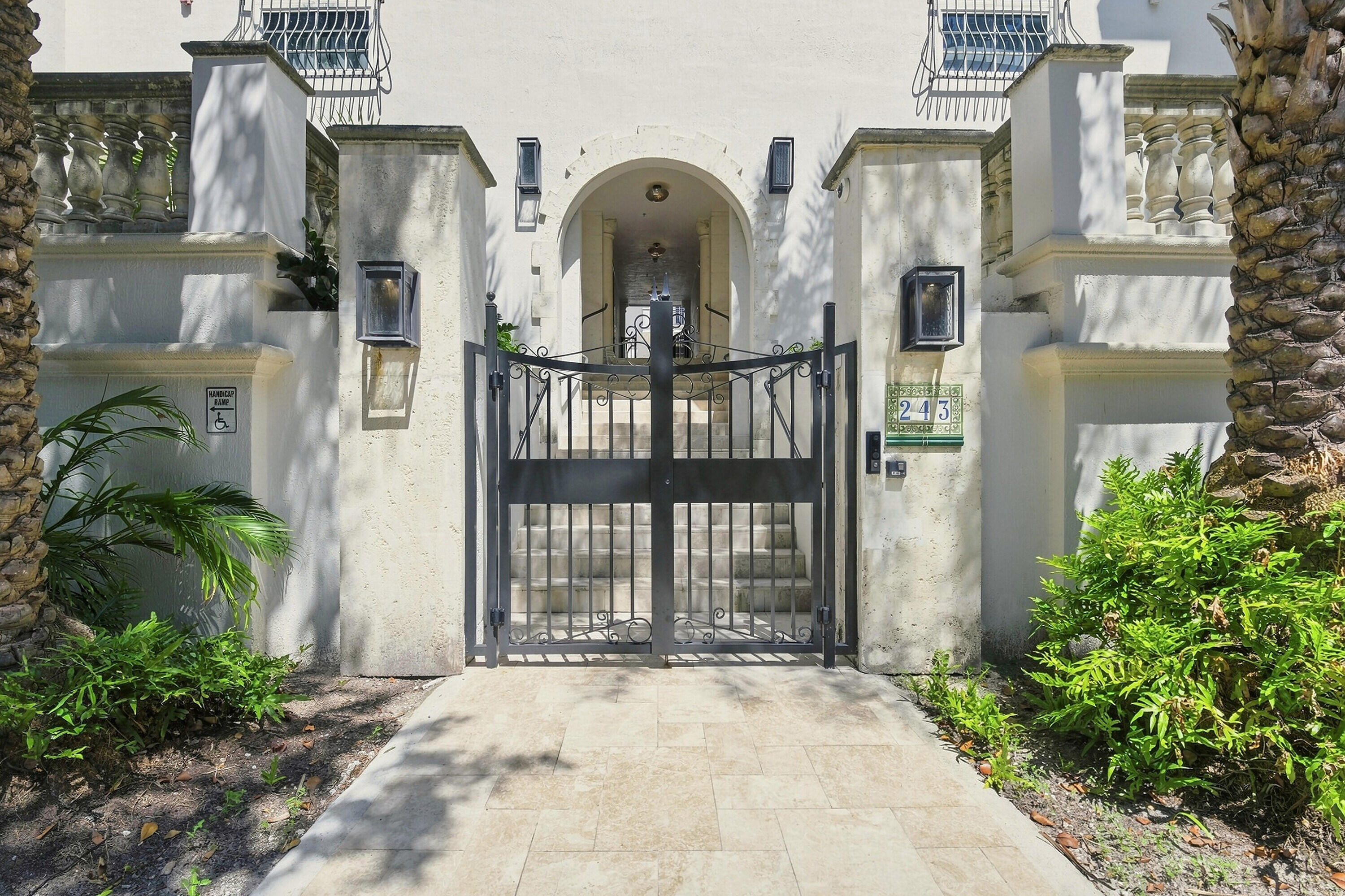 Foto de propiedad en 243 Meridian Avenue 113, Miami Beach, FL 33139 Miami Beach con MLS# 
