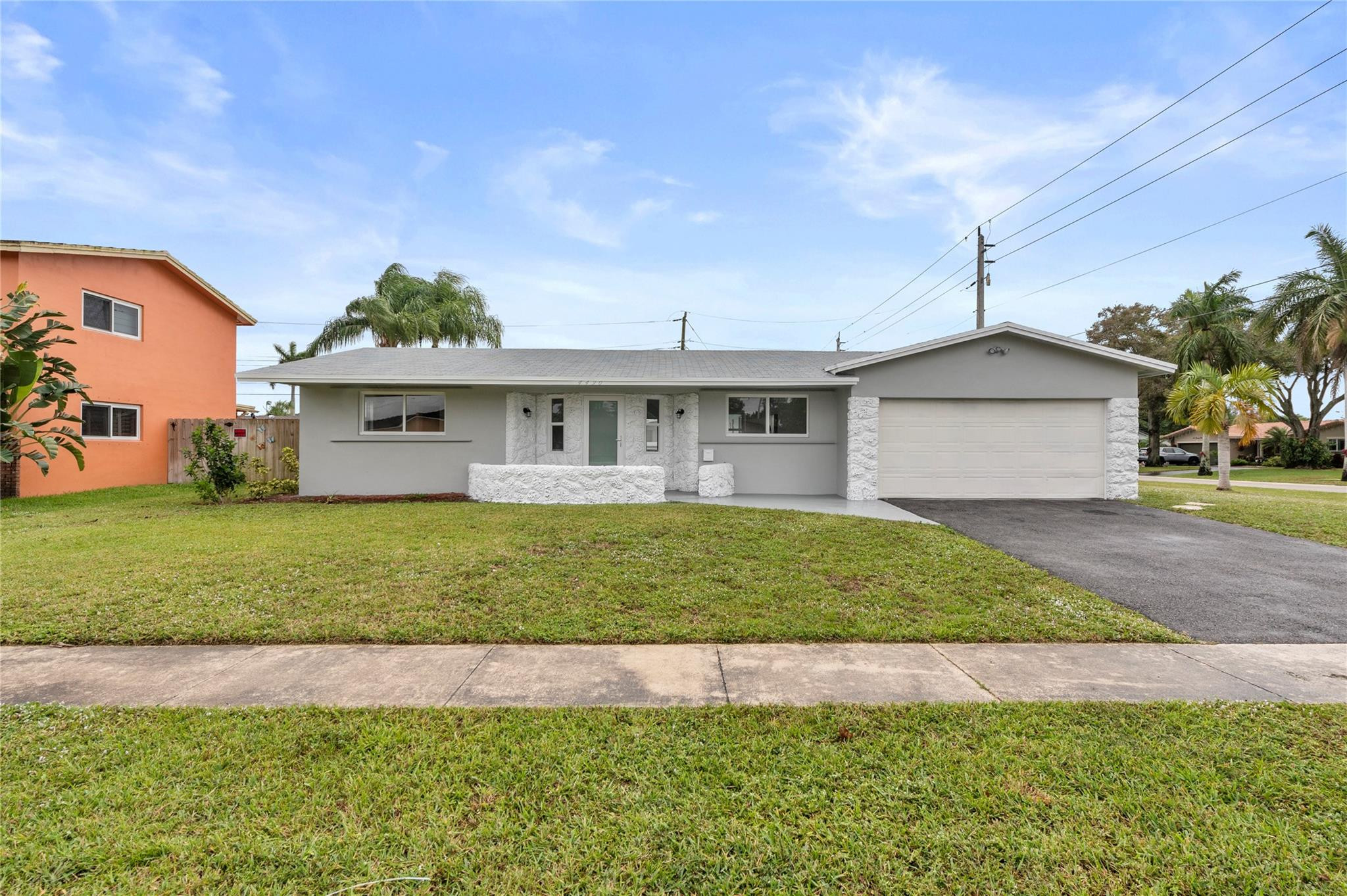 Foto de propiedad en 4490 NW 8TH Street, Coconut Creek, FL 33066 Coconut Creek con MLS# 